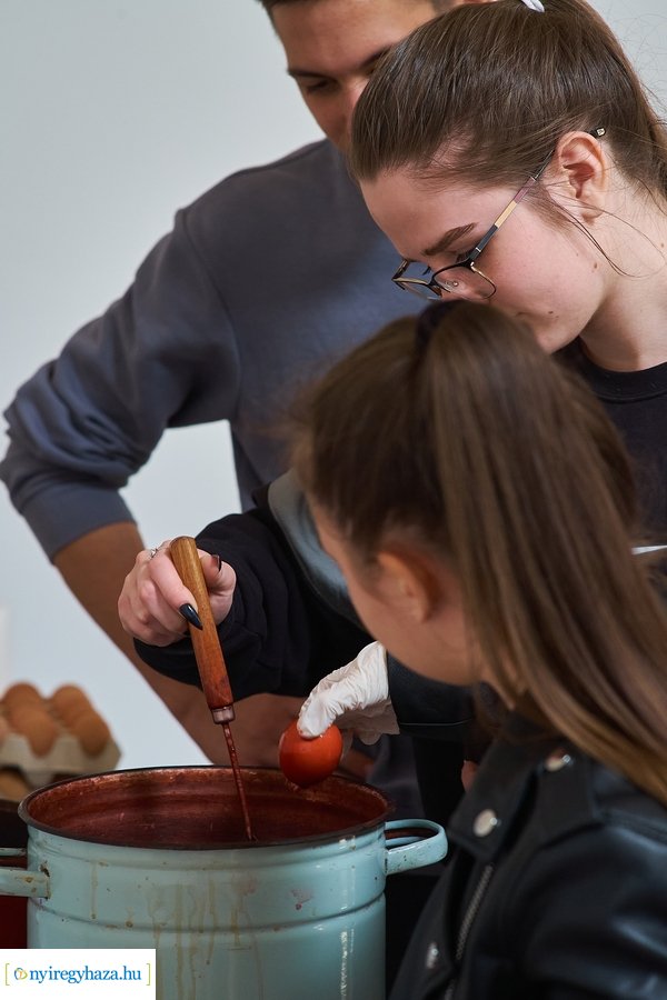 Hagyományos húsvéti tojásfestés a múzeumfaluban 2022