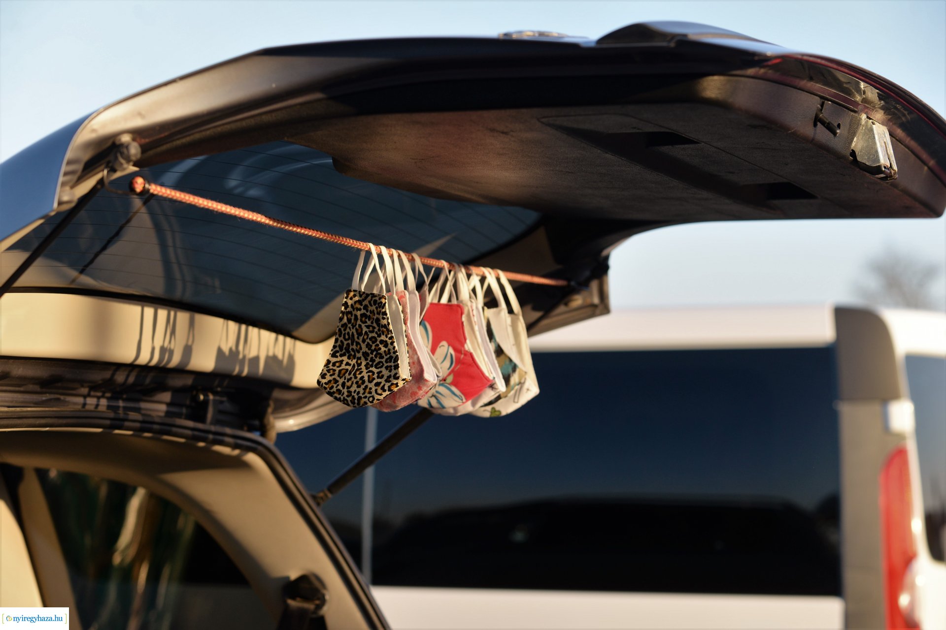 Hajnal a Nagybani piacon