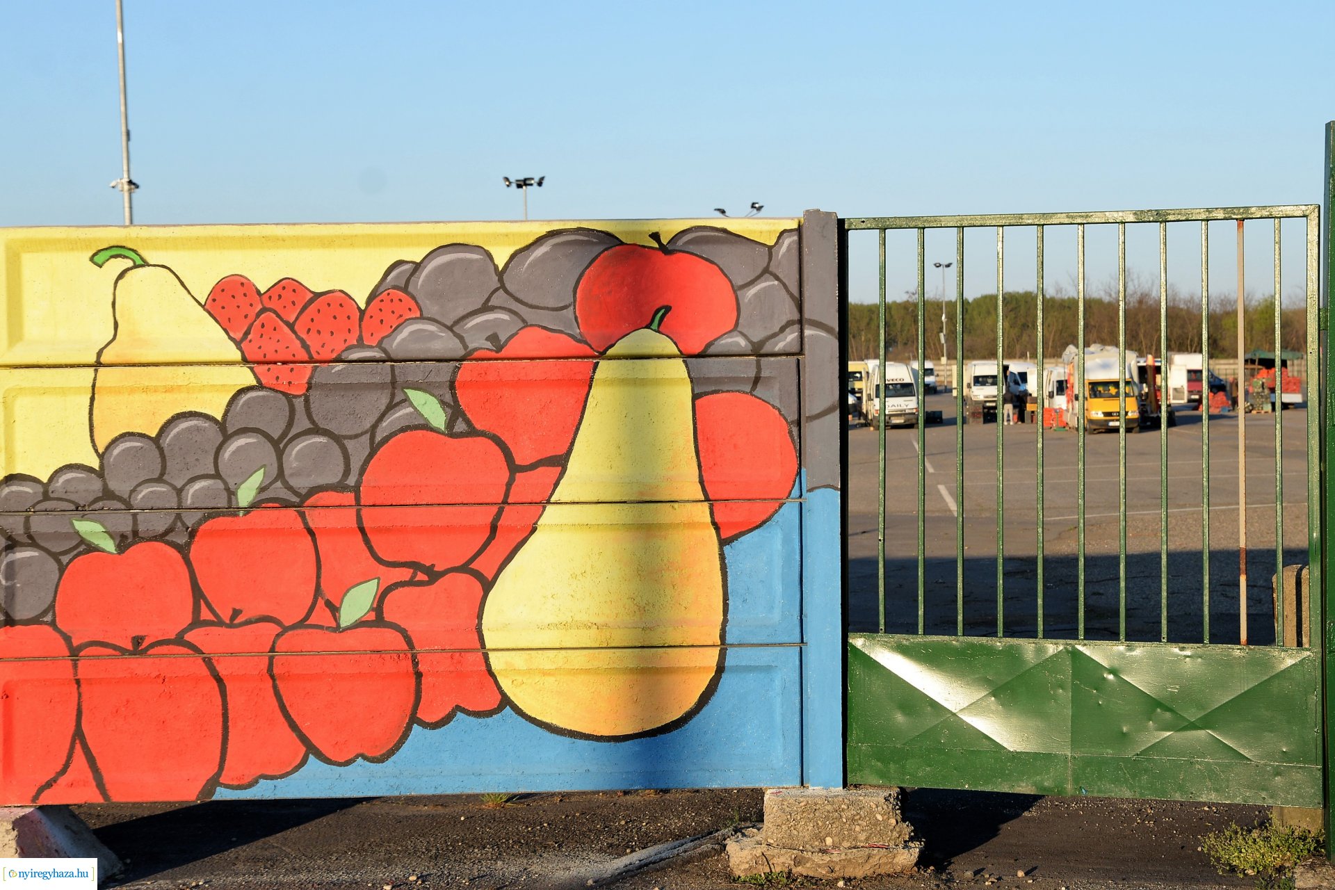 Hajnal a Nagybani piacon