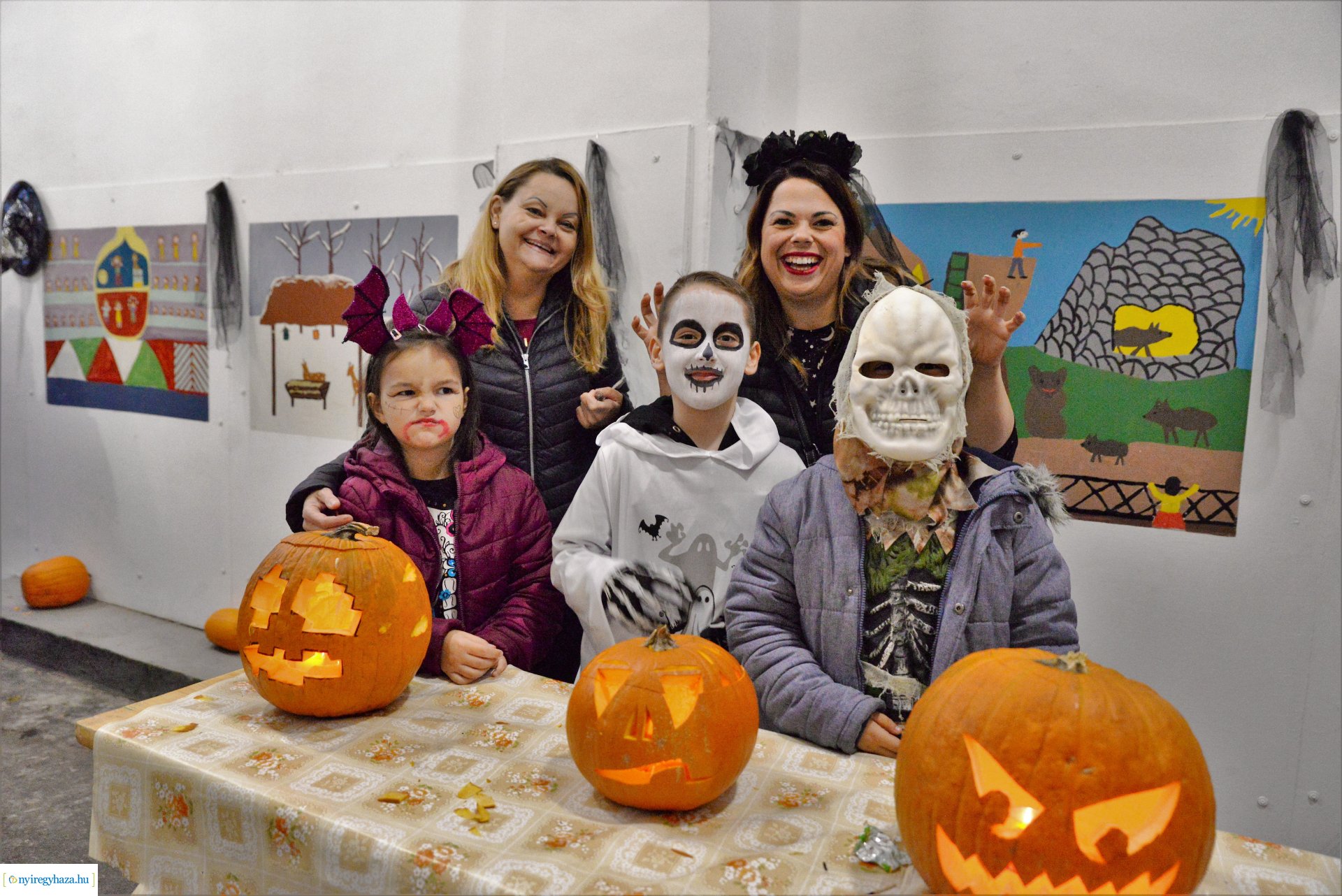 Halloween party a Kölyökvár udvarán