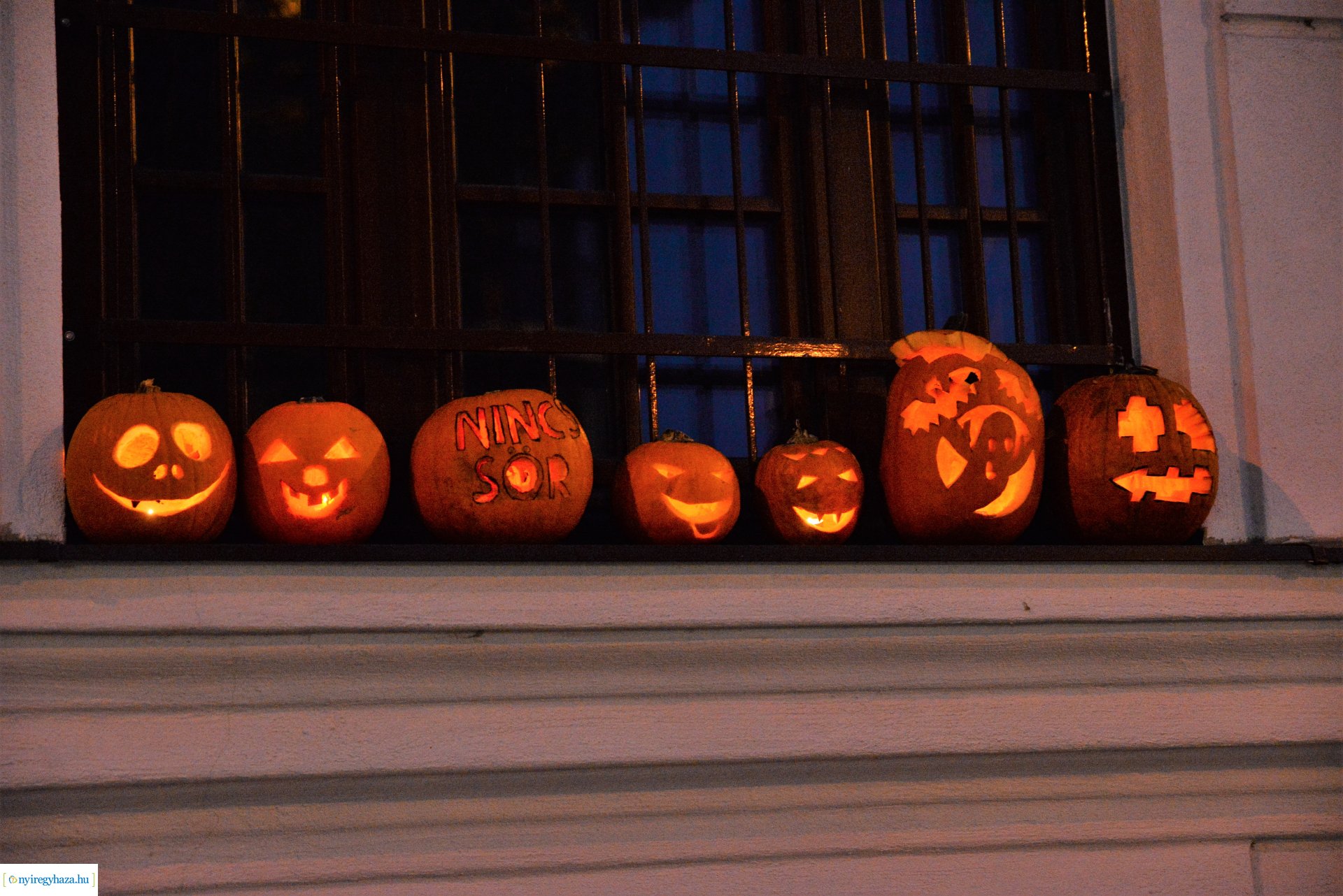 Halloween party a Kölyökvár udvarán