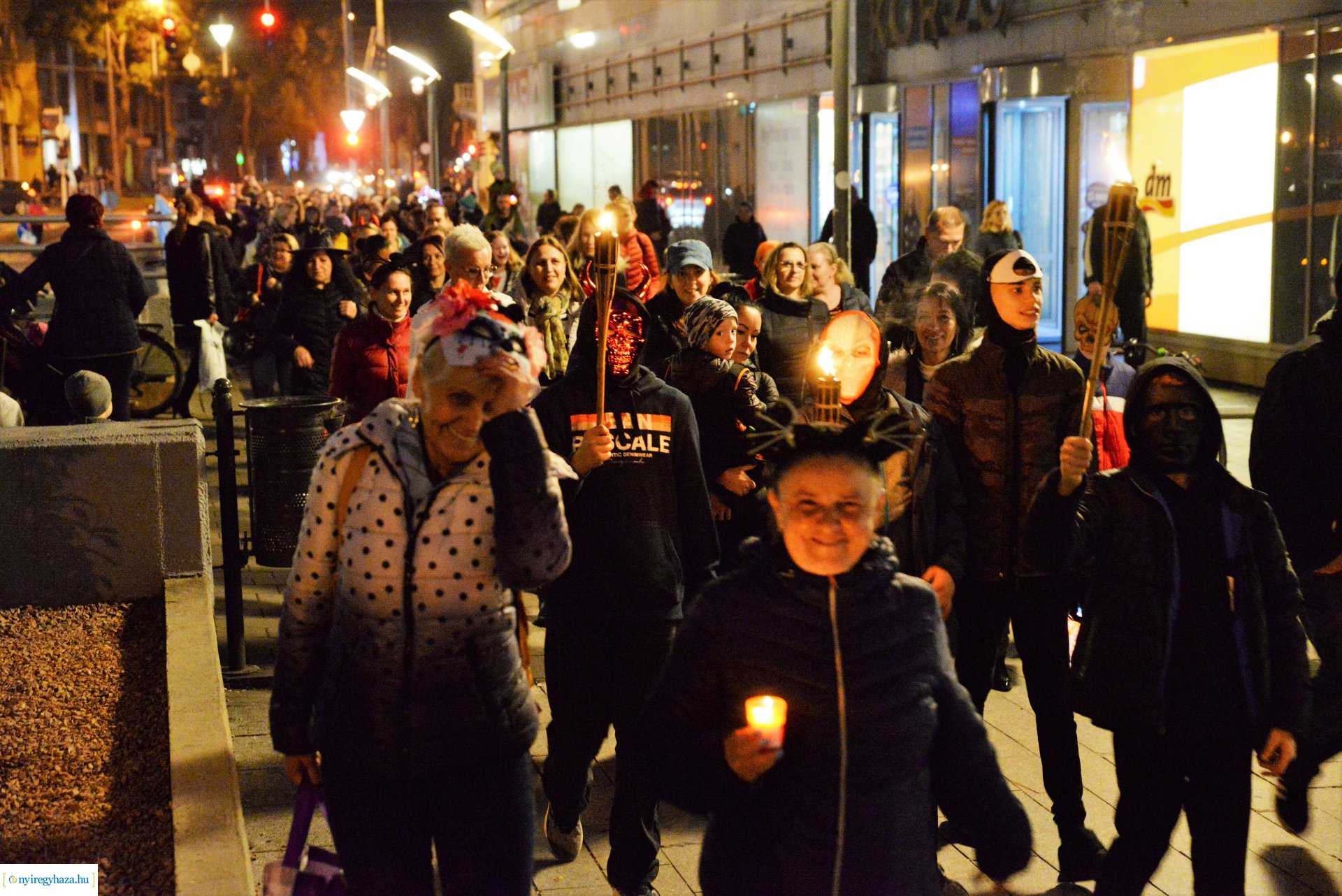 Halloween party a Kölyökvár udvarán