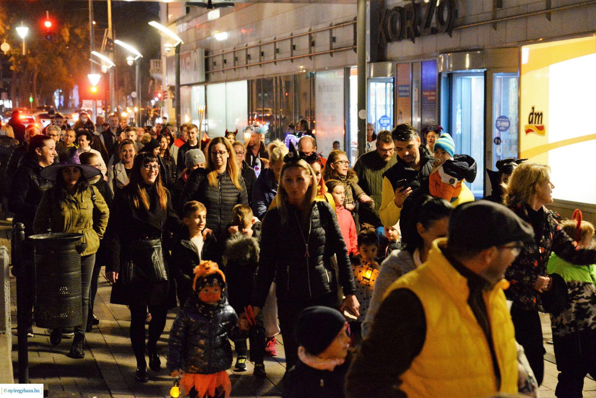 Halloween party a Kölyökvár udvarán