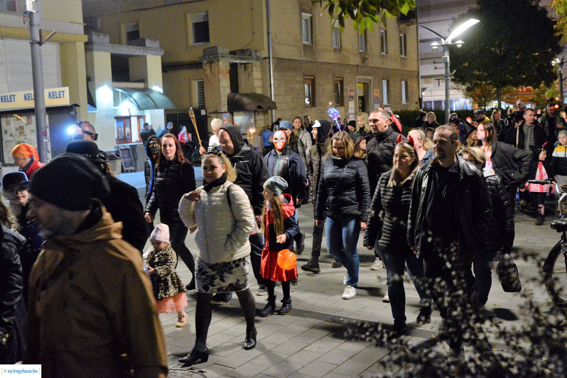 Halloween party a Kölyökvár udvarán