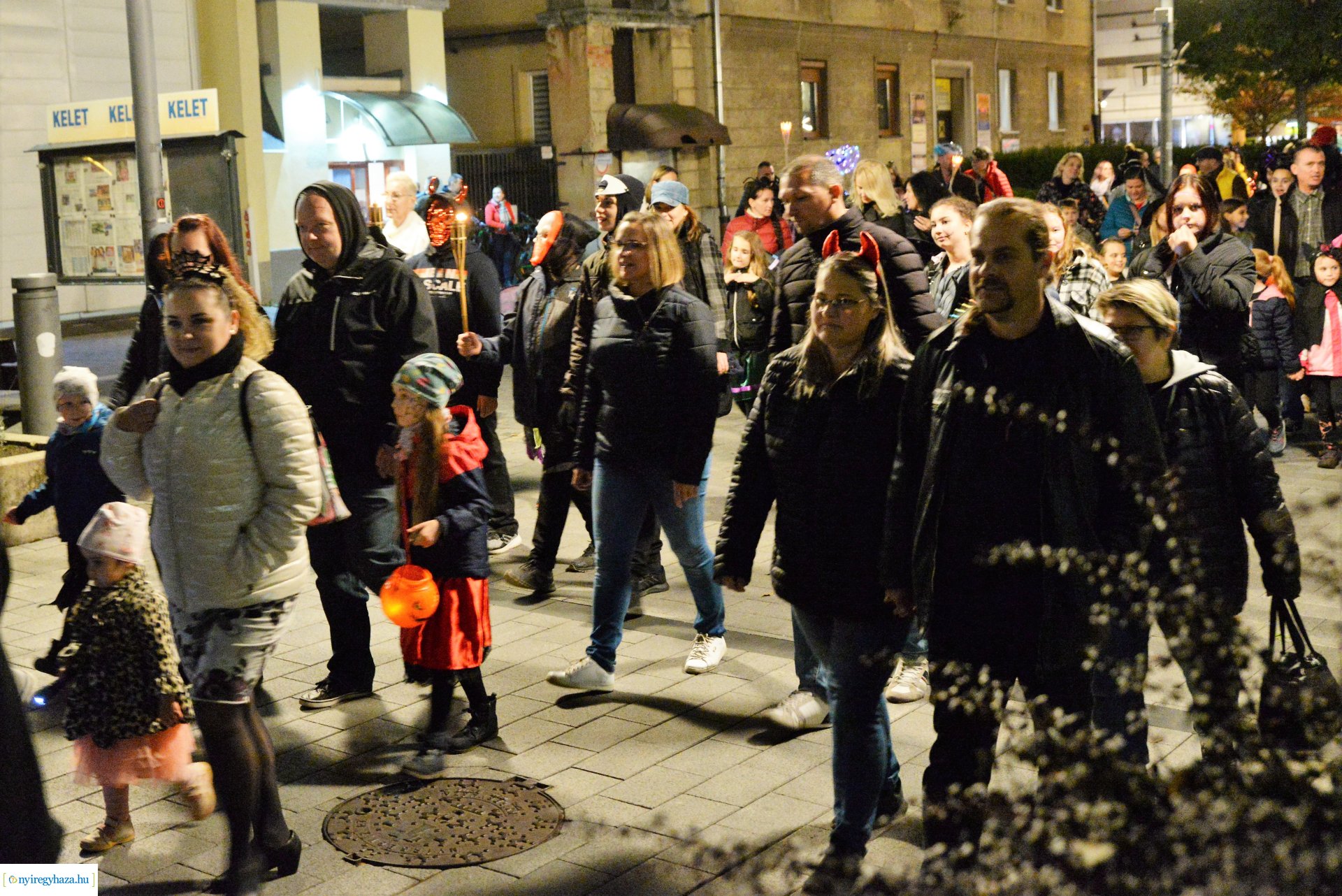 Halloween party a Kölyökvár udvarán