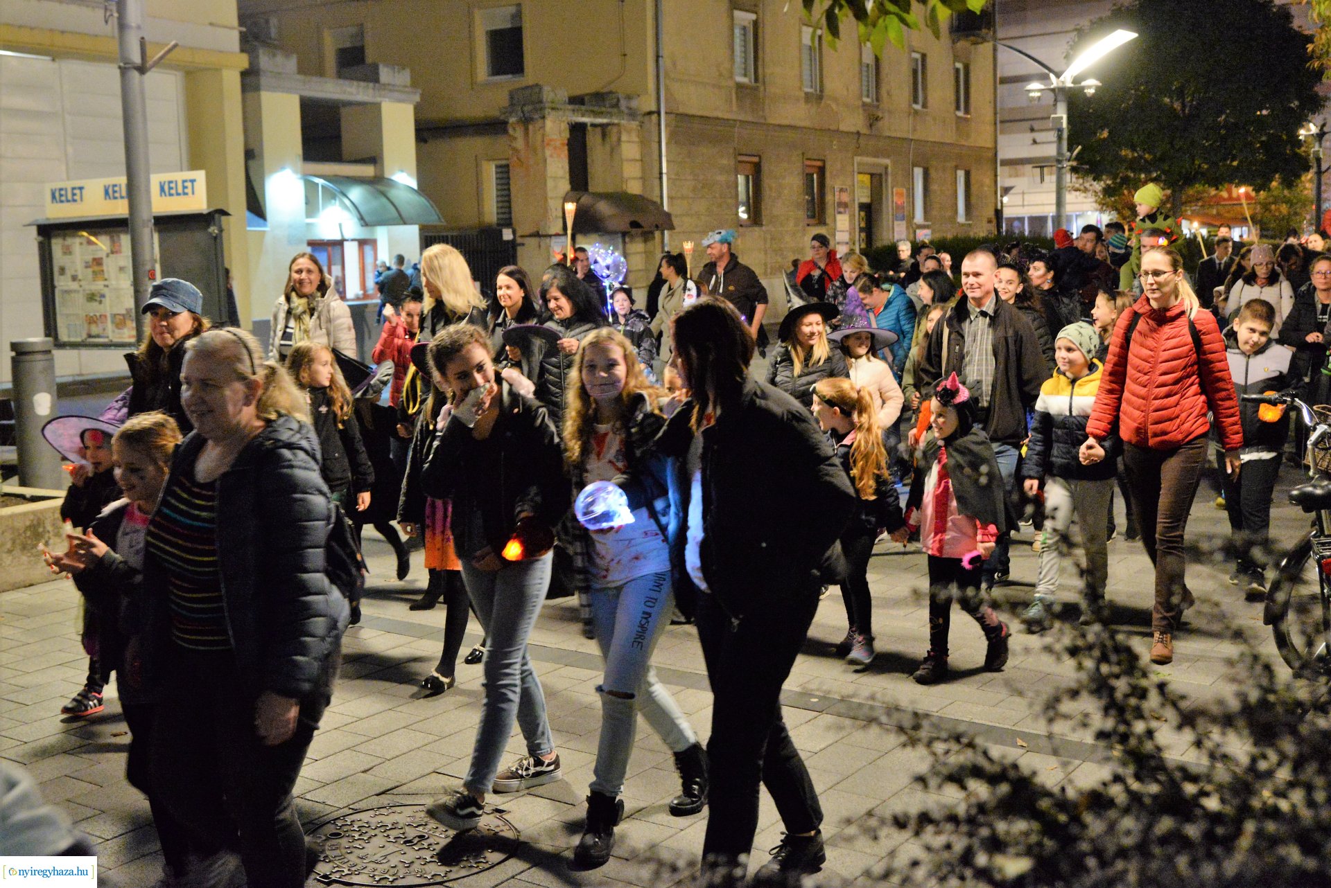 Halloween party a Kölyökvár udvarán