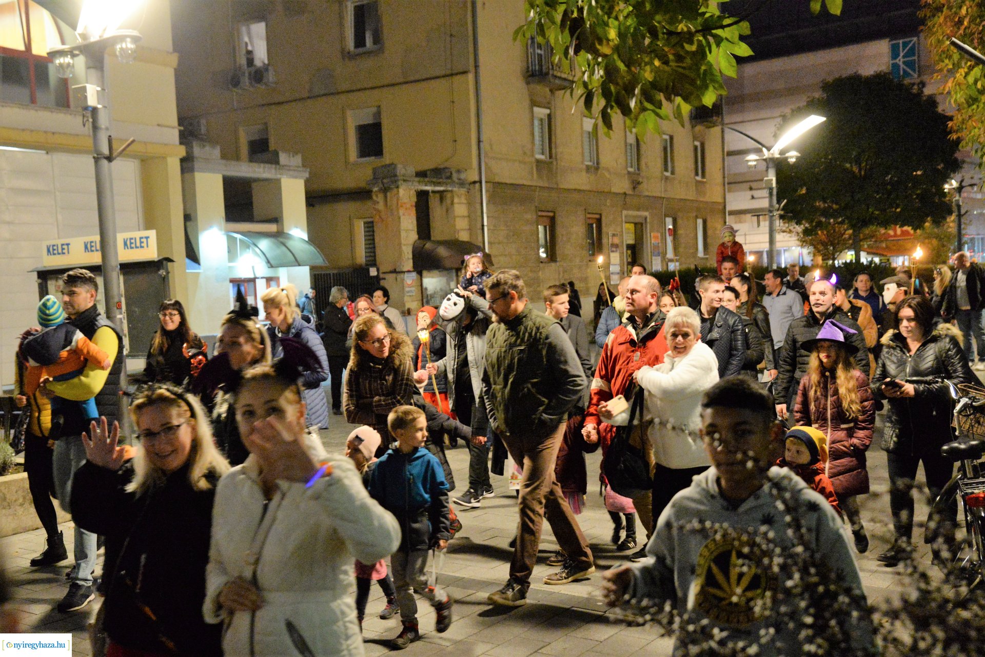 Halloween party a Kölyökvár udvarán