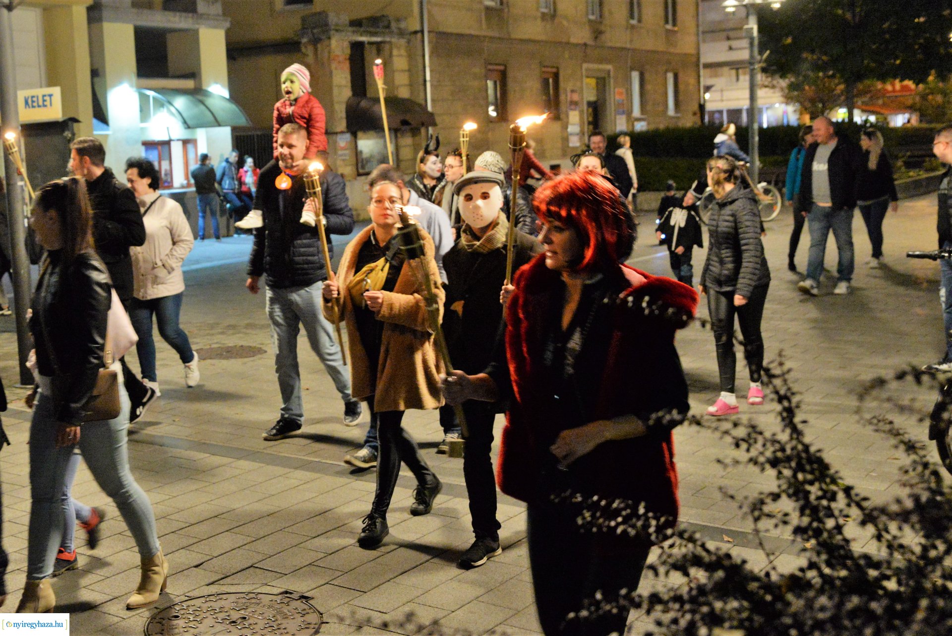 Halloween party a Kölyökvár udvarán