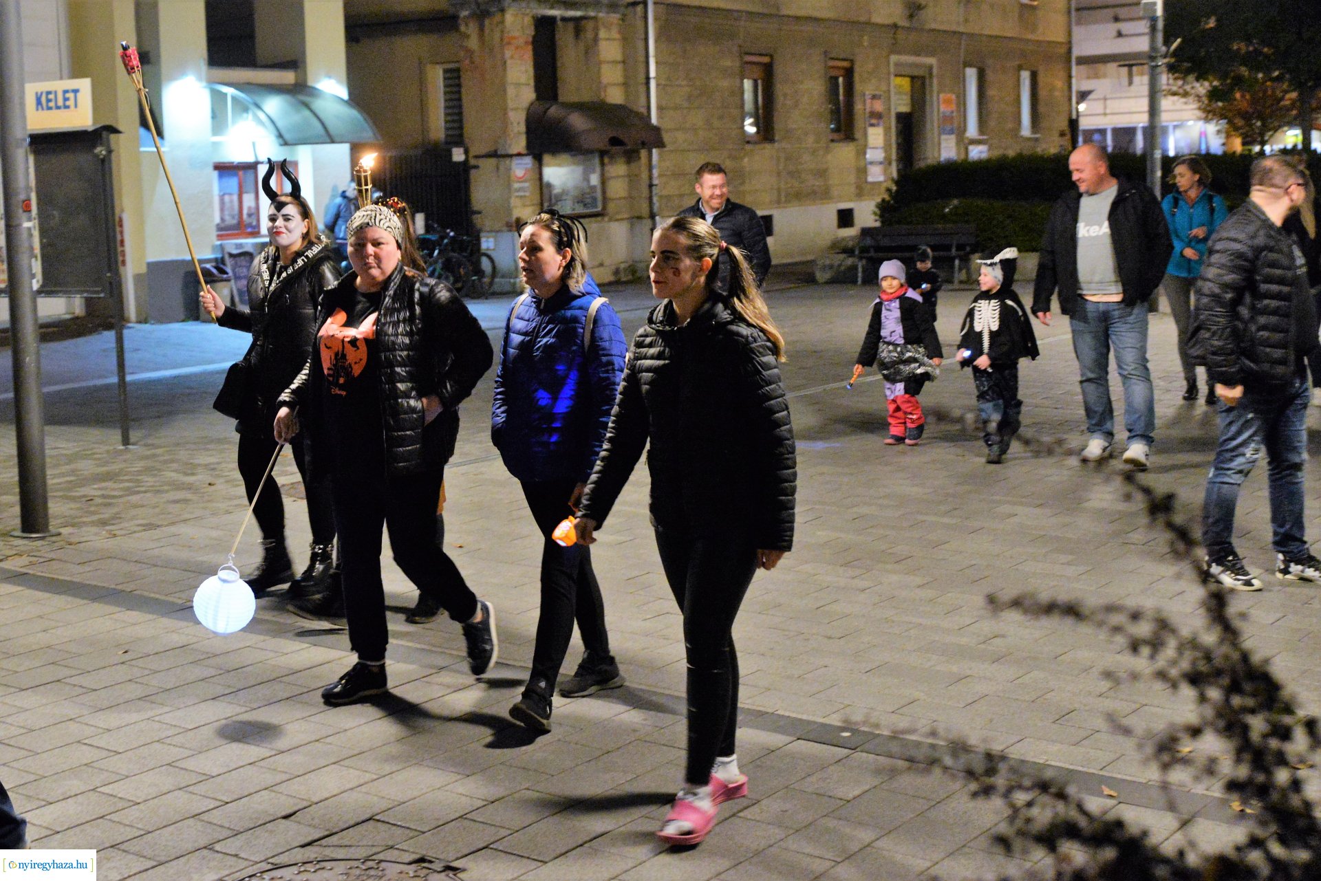 Halloween party a Kölyökvár udvarán