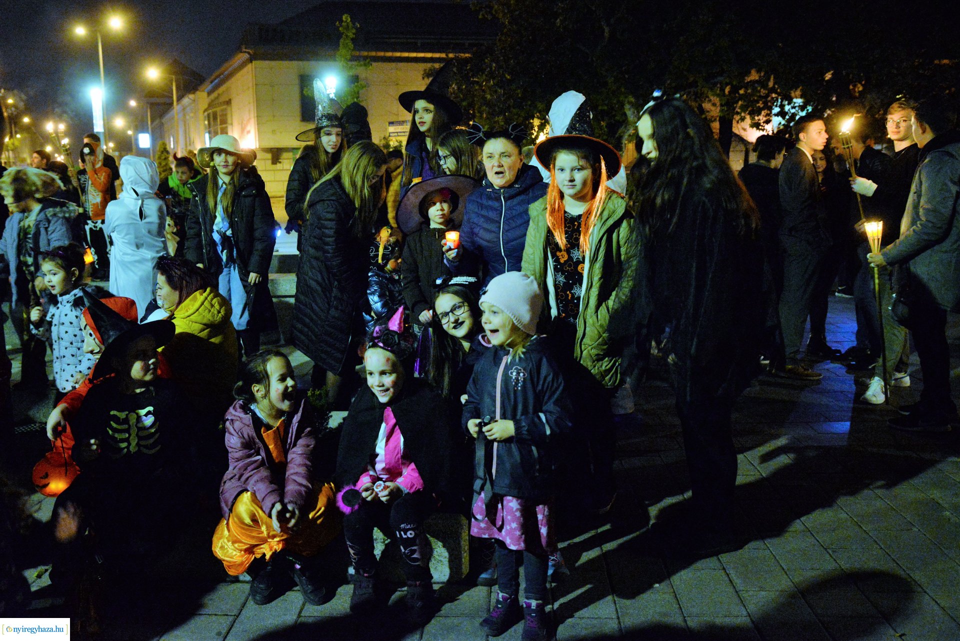 Halloween party a Kölyökvár udvarán