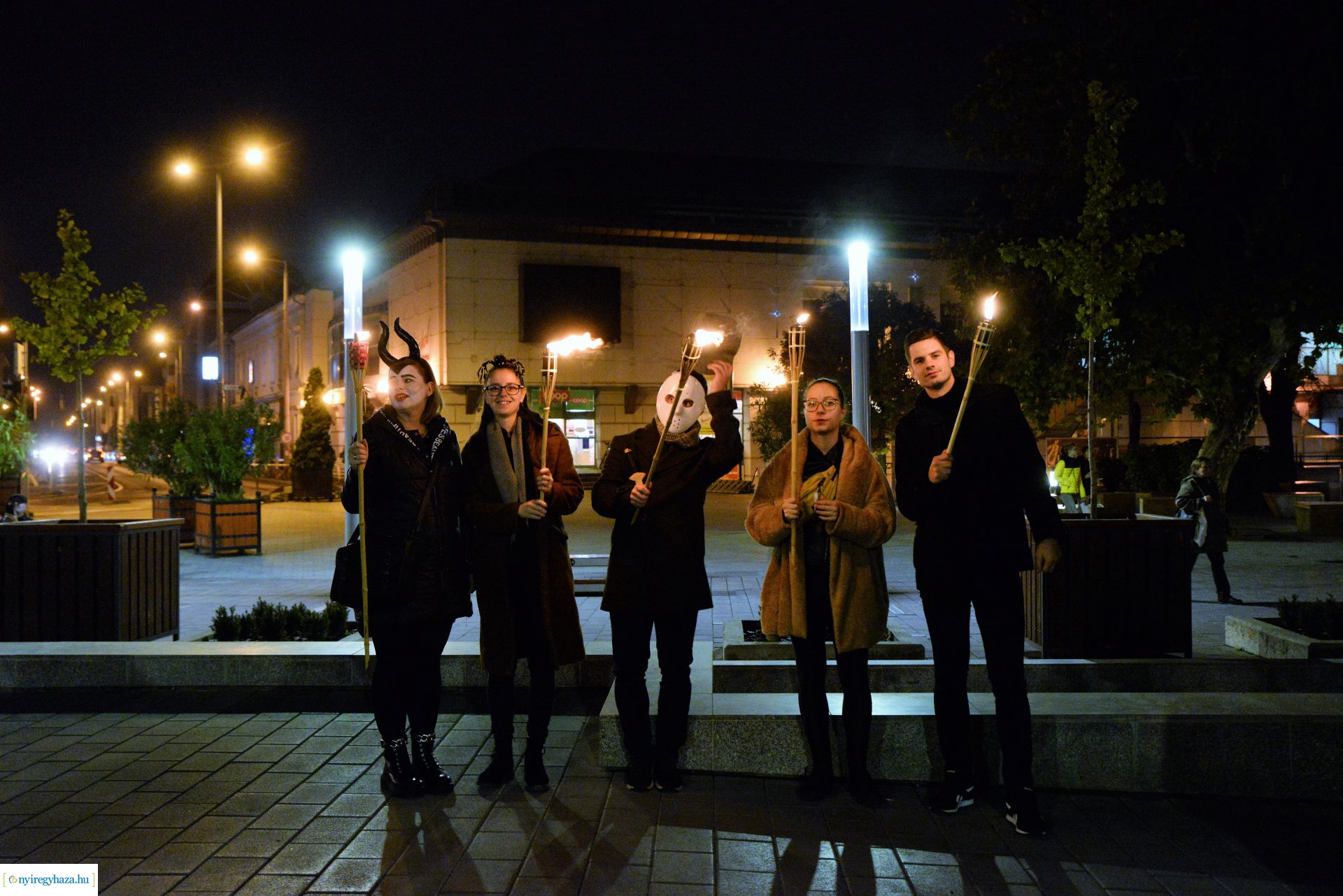 Halloween party a Kölyökvár udvarán