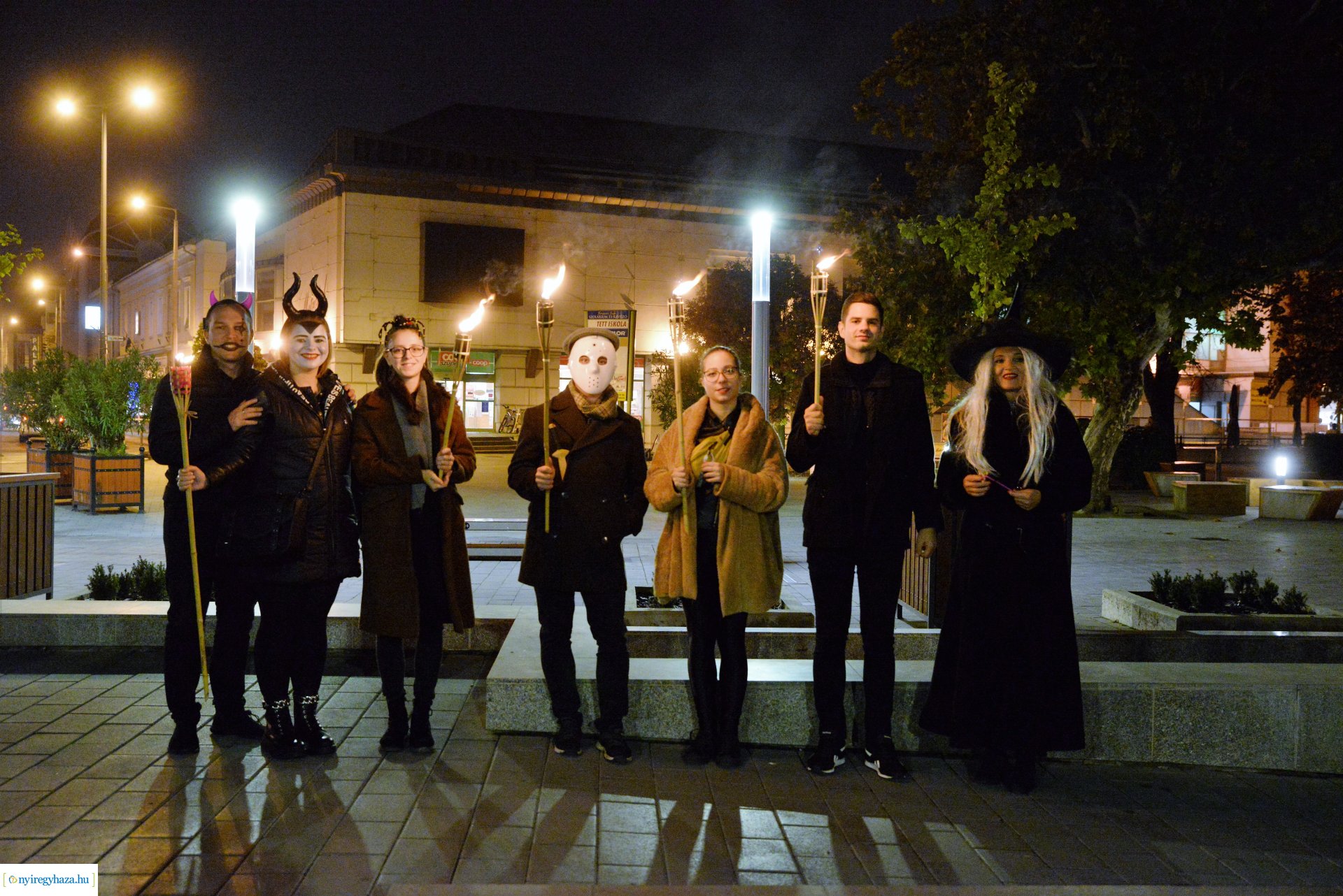 Halloween party a Kölyökvár udvarán