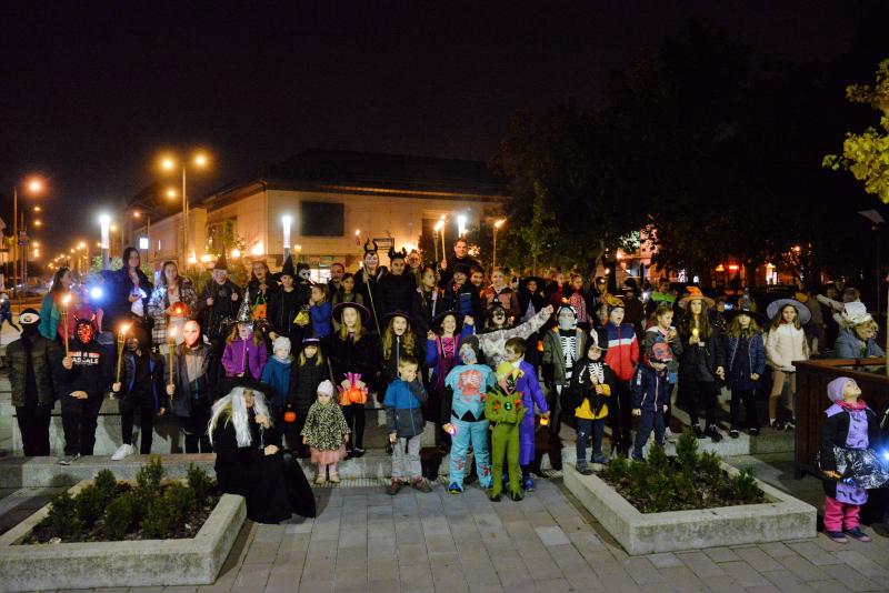 Halloween party a Kölyökvár udvarán