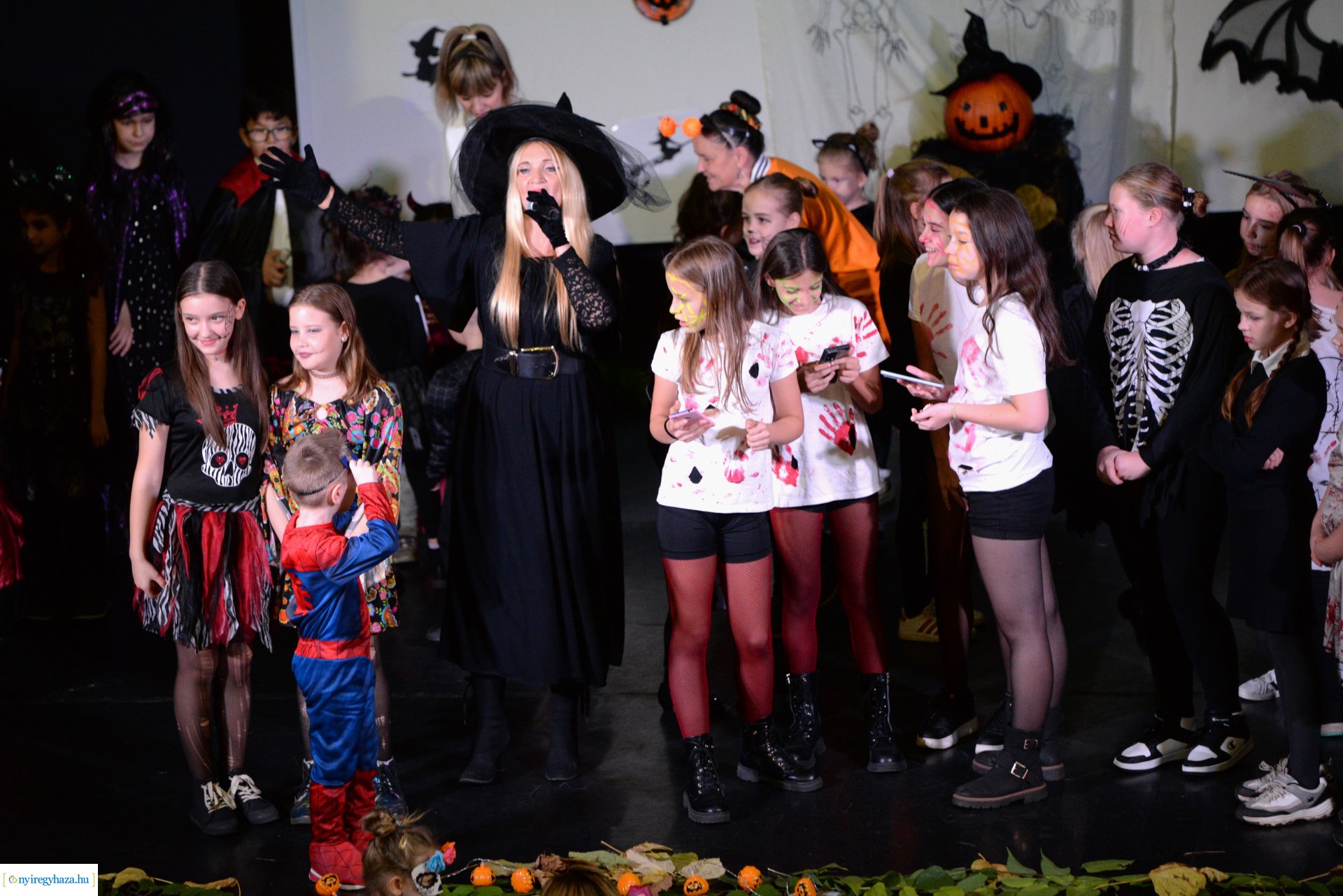 Halloween Party a Kölyökvárban 2023