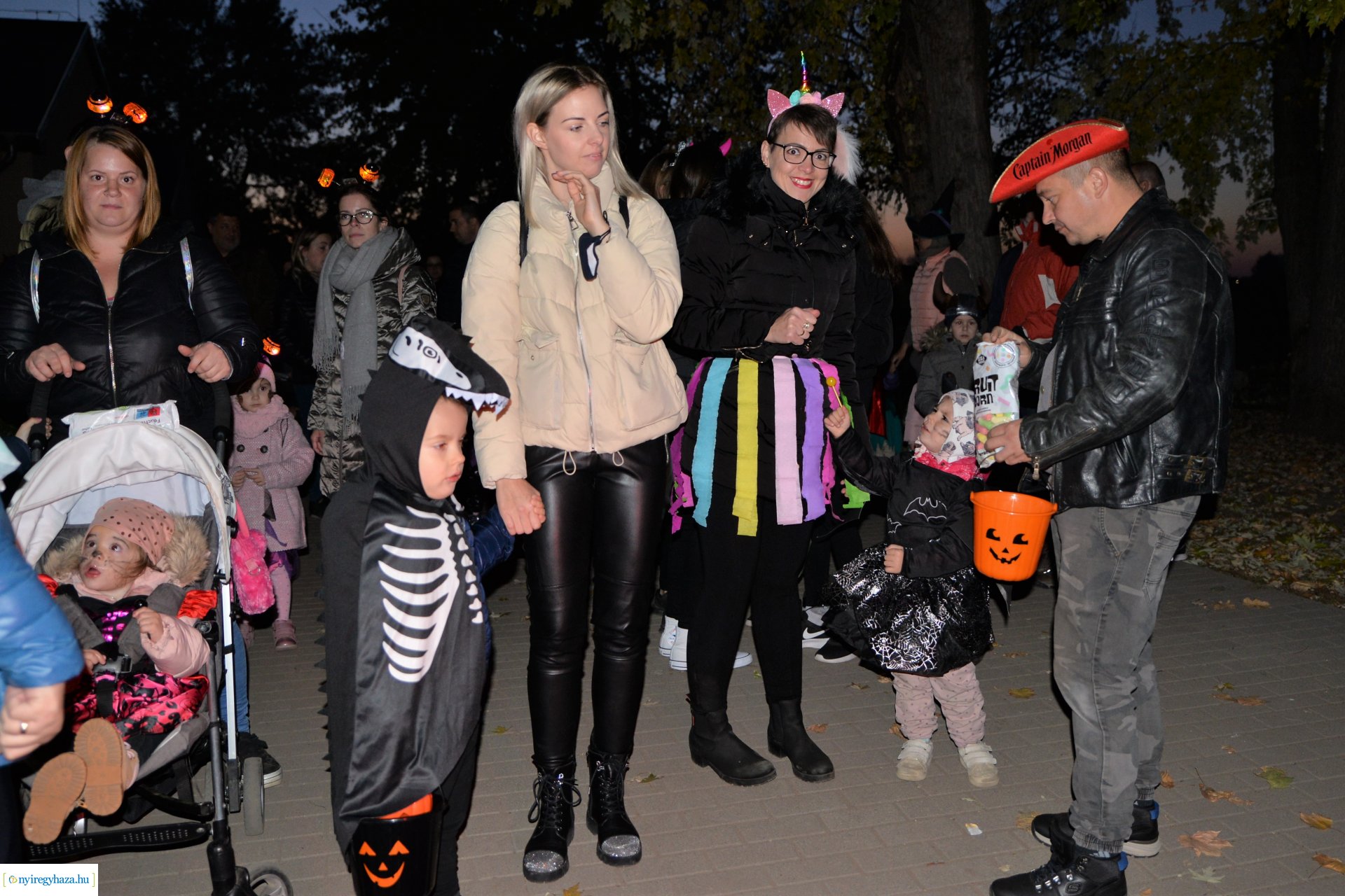 Halloweeni séta Oroson - Csokit vagy csalunk! 