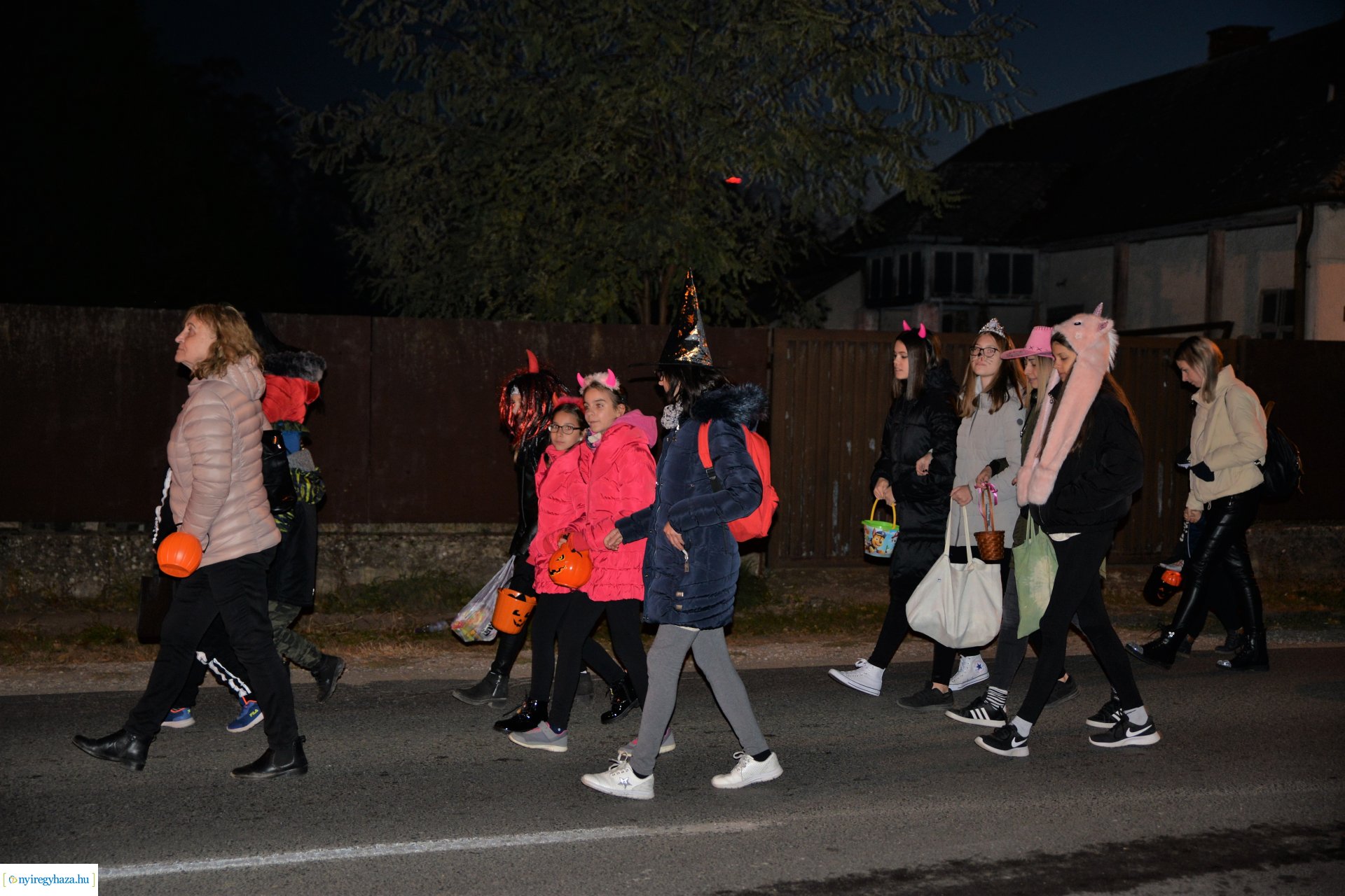 Halloweeni séta Oroson - Csokit vagy csalunk! 