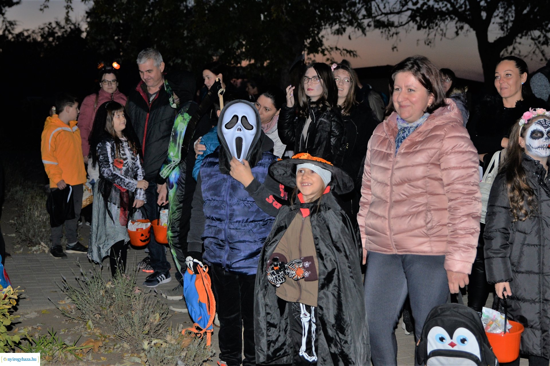 Halloweeni séta Oroson - Csokit vagy csalunk! 