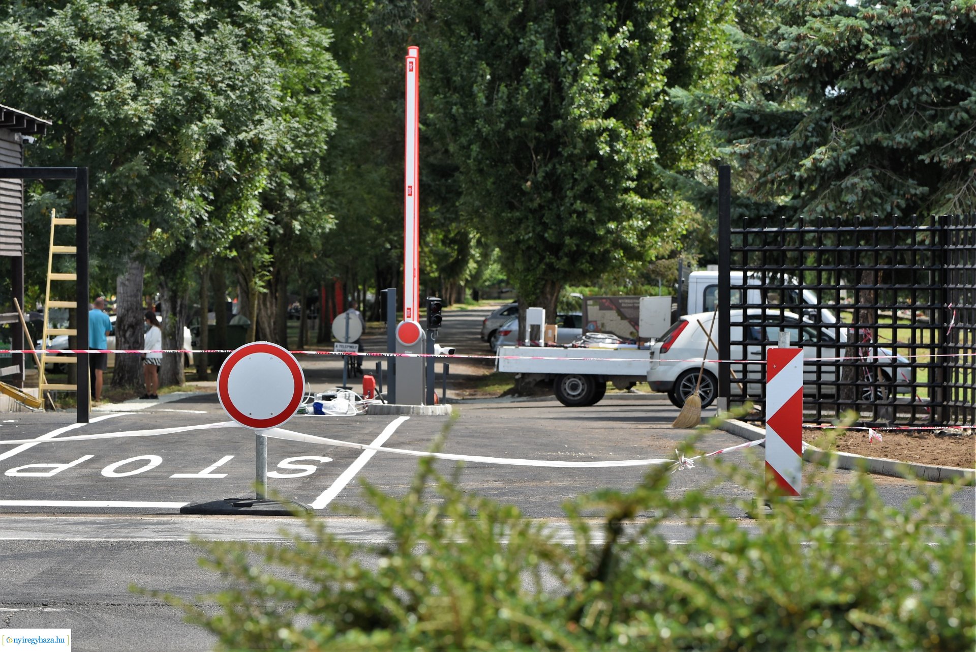 Hamarosan elkészül a Korányi út felől a temető bejárata