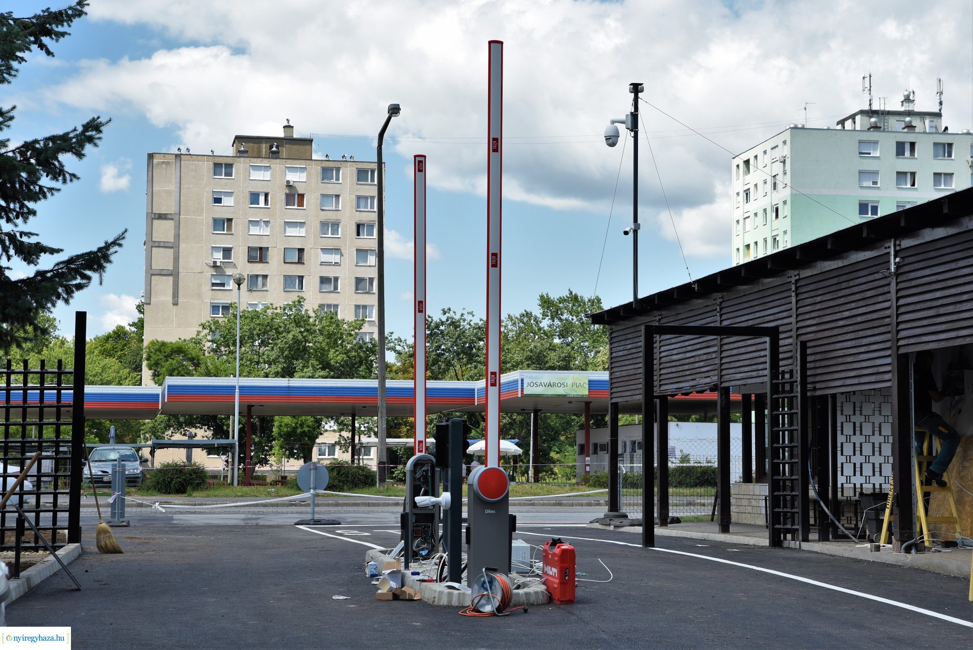 Hamarosan elkészül a Korányi út felől a temető bejárata