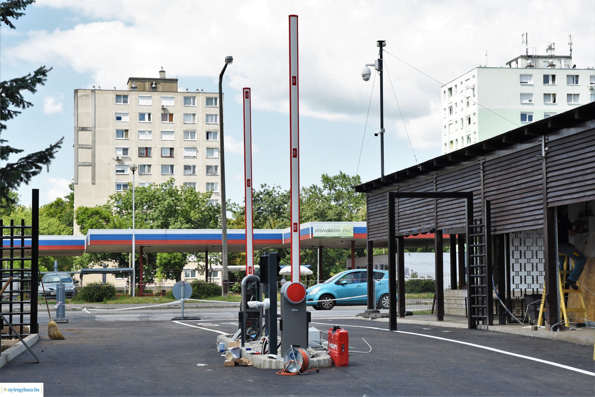 Hamarosan elkészül a Korányi út felől a temető bejárata