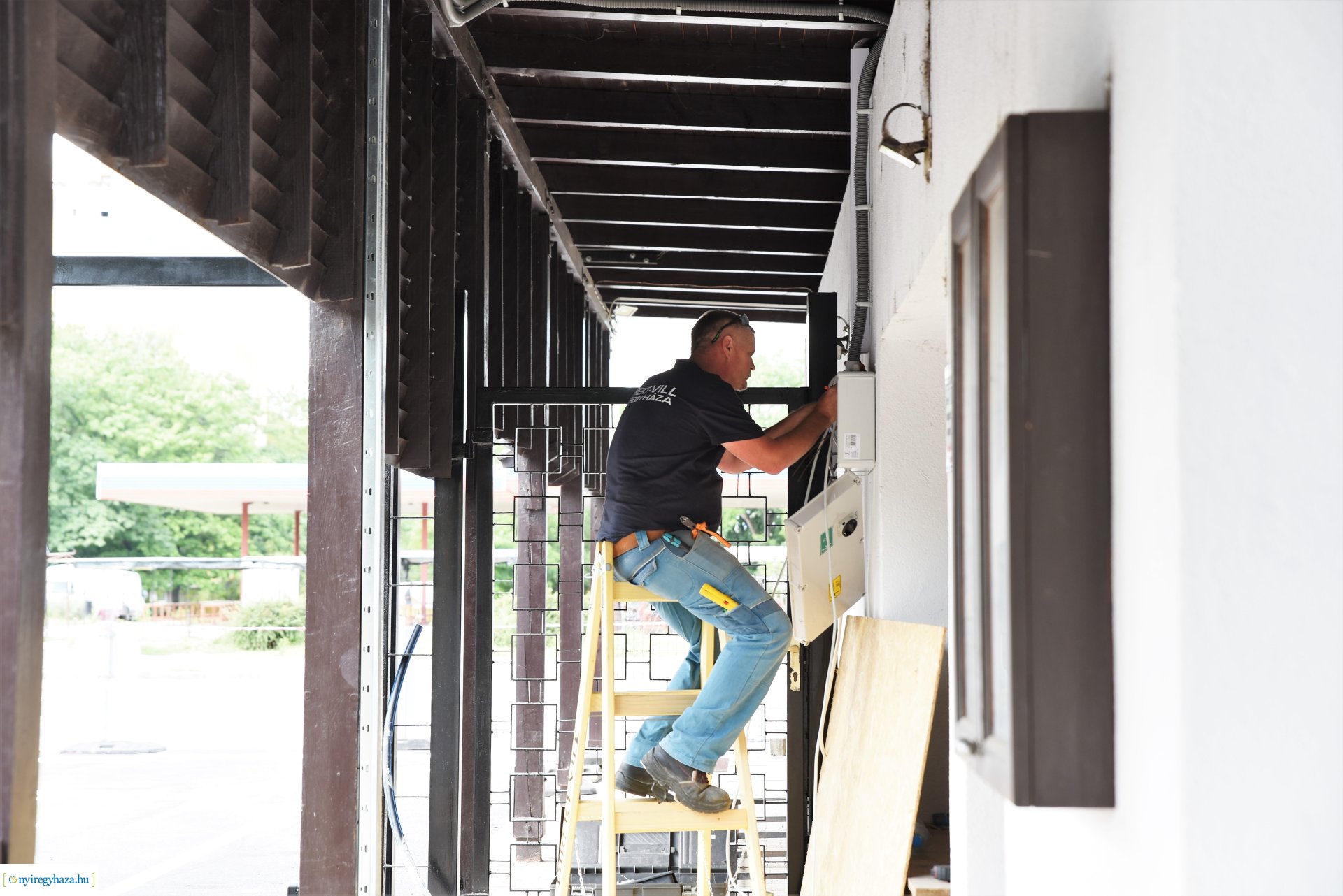 Hamarosan elkészül a Korányi út felől a temető bejárata