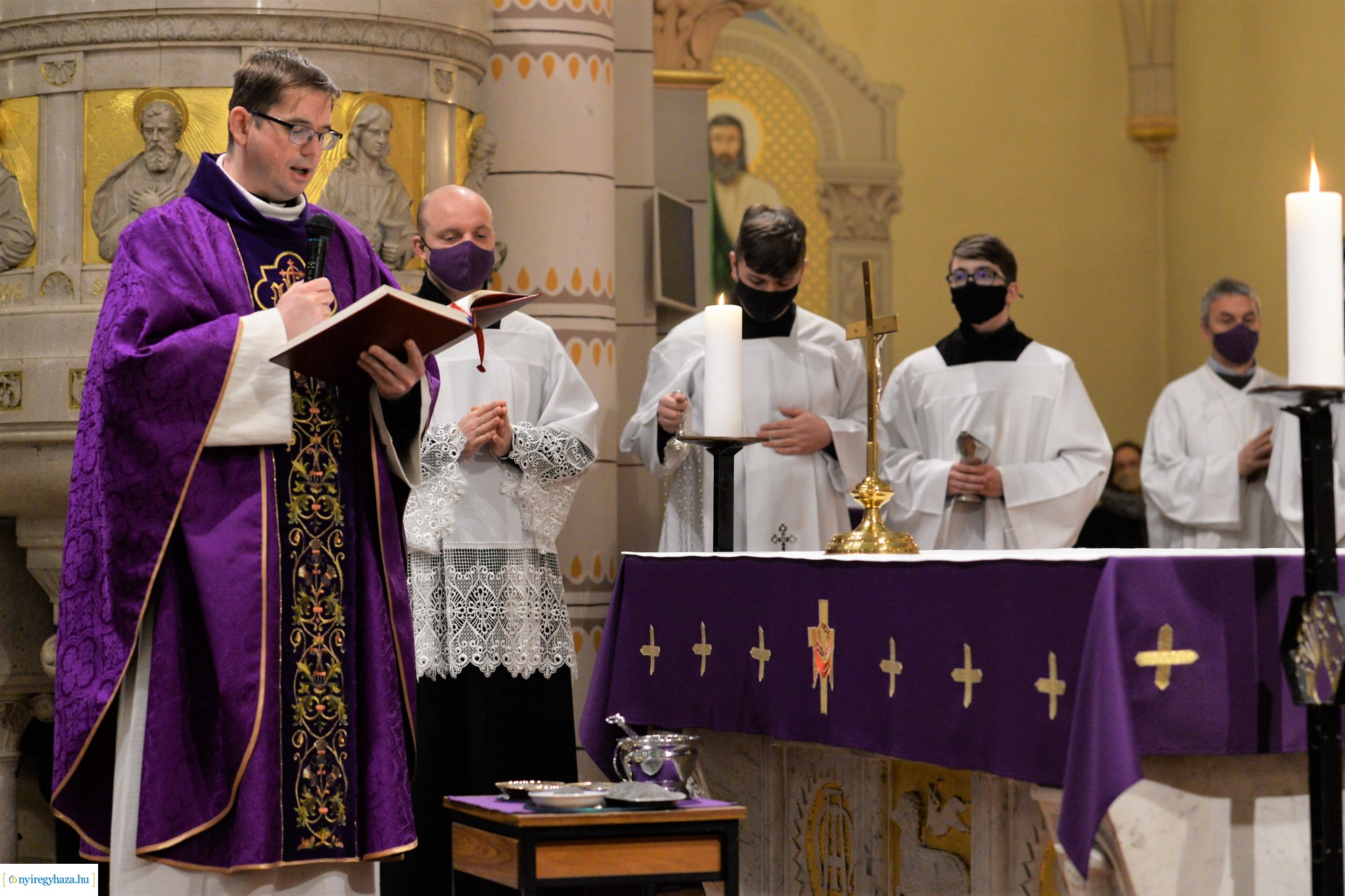 Hamvazószerda ünnepe a Magyarok Nagyasszonya-társszékesegyházban