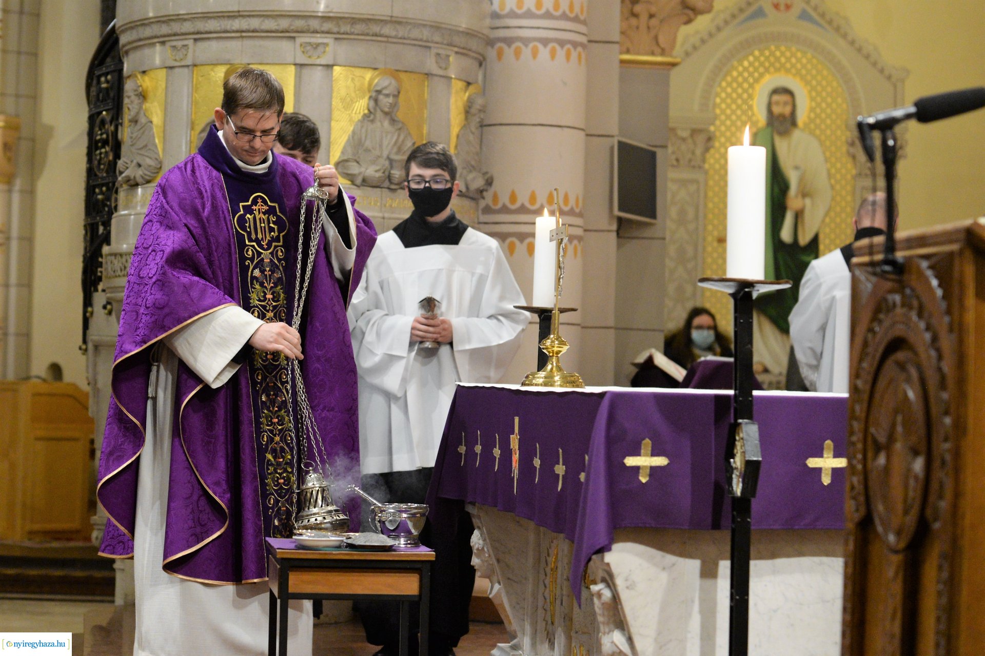 Hamvazószerda ünnepe a Magyarok Nagyasszonya-társszékesegyházban