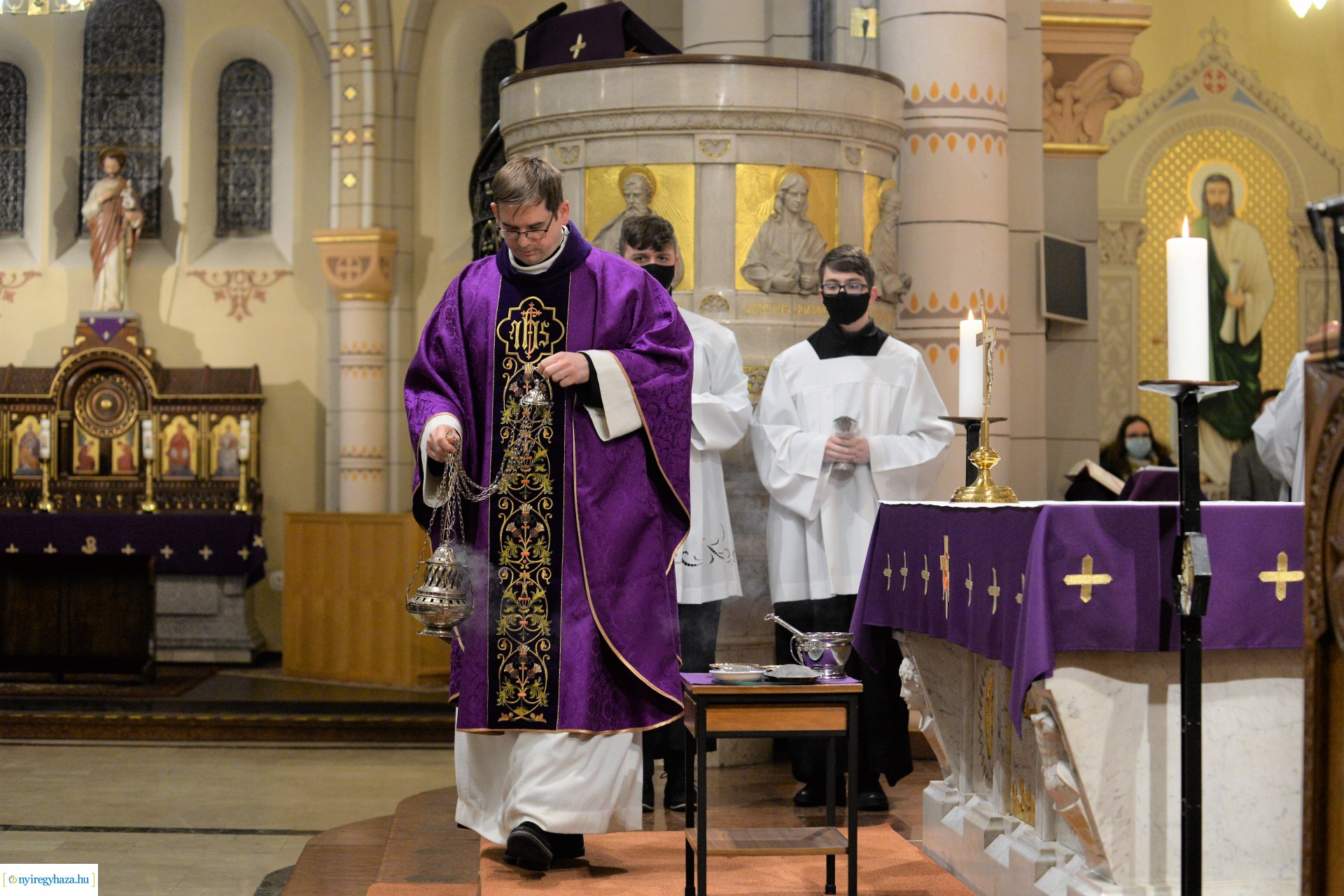 Hamvazószerda ünnepe a Magyarok Nagyasszonya-társszékesegyházban