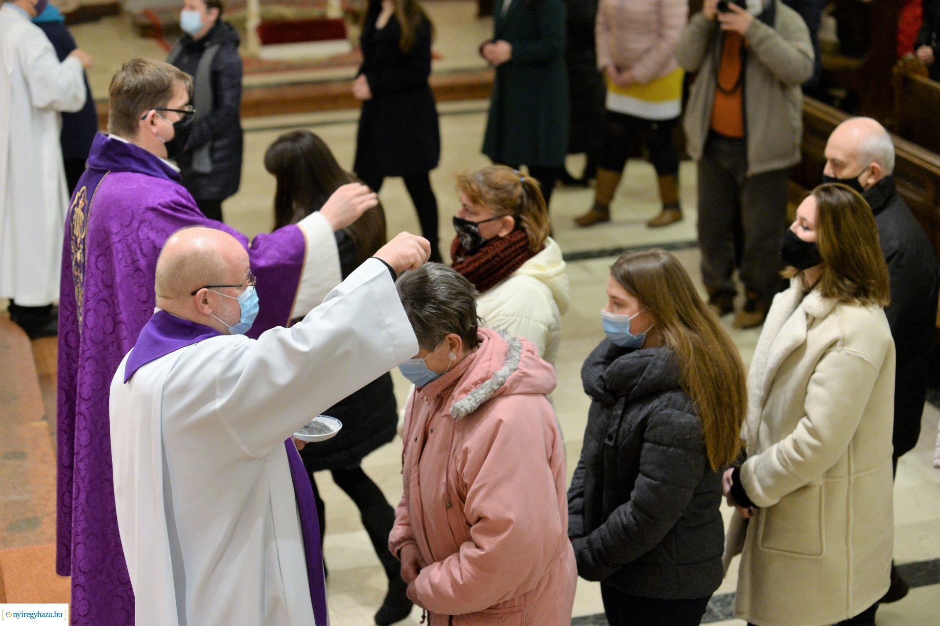 Hamvazószerda ünnepe a Magyarok Nagyasszonya-társszékesegyházban