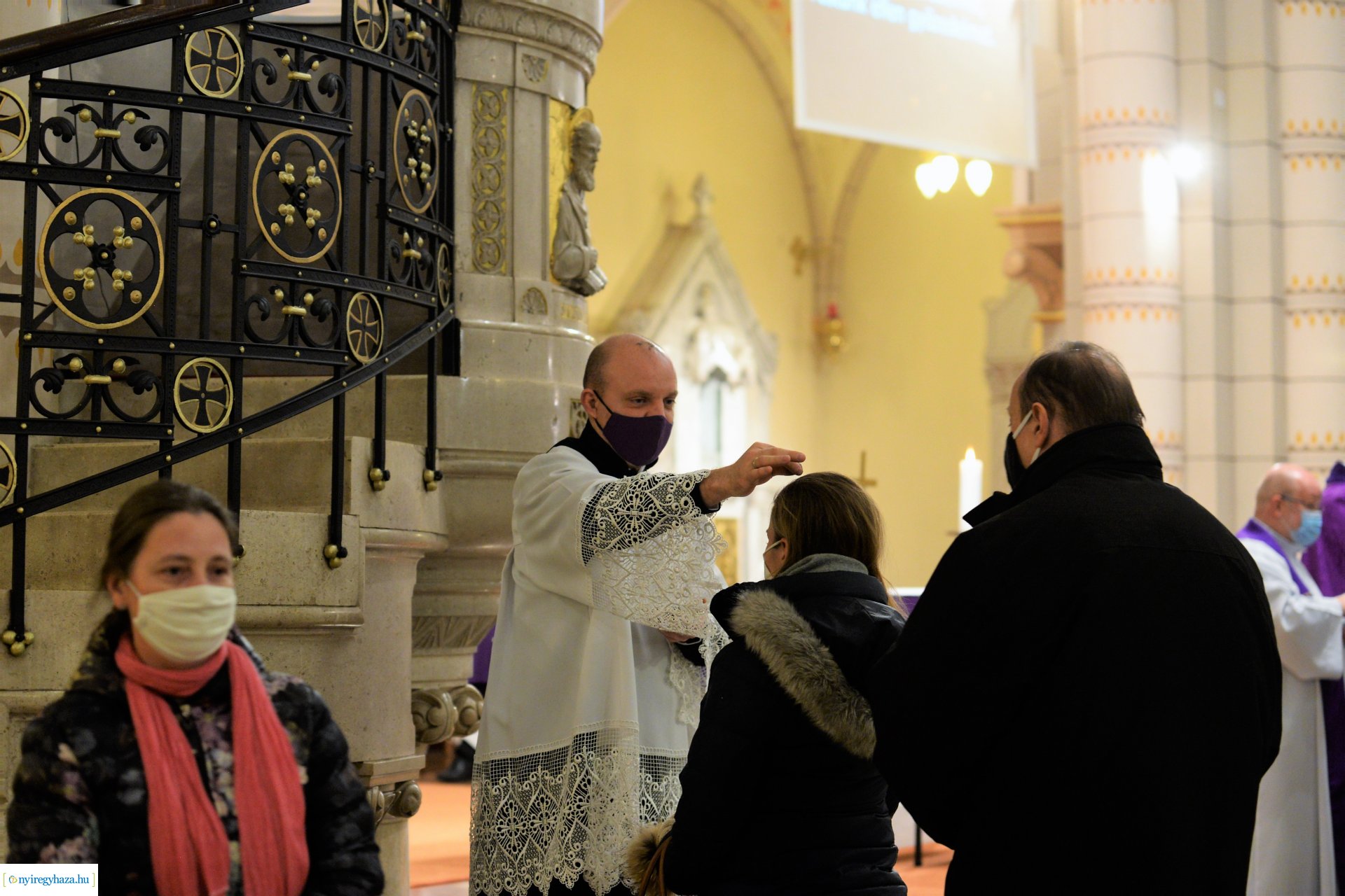 Hamvazószerda ünnepe a Magyarok Nagyasszonya-társszékesegyházban