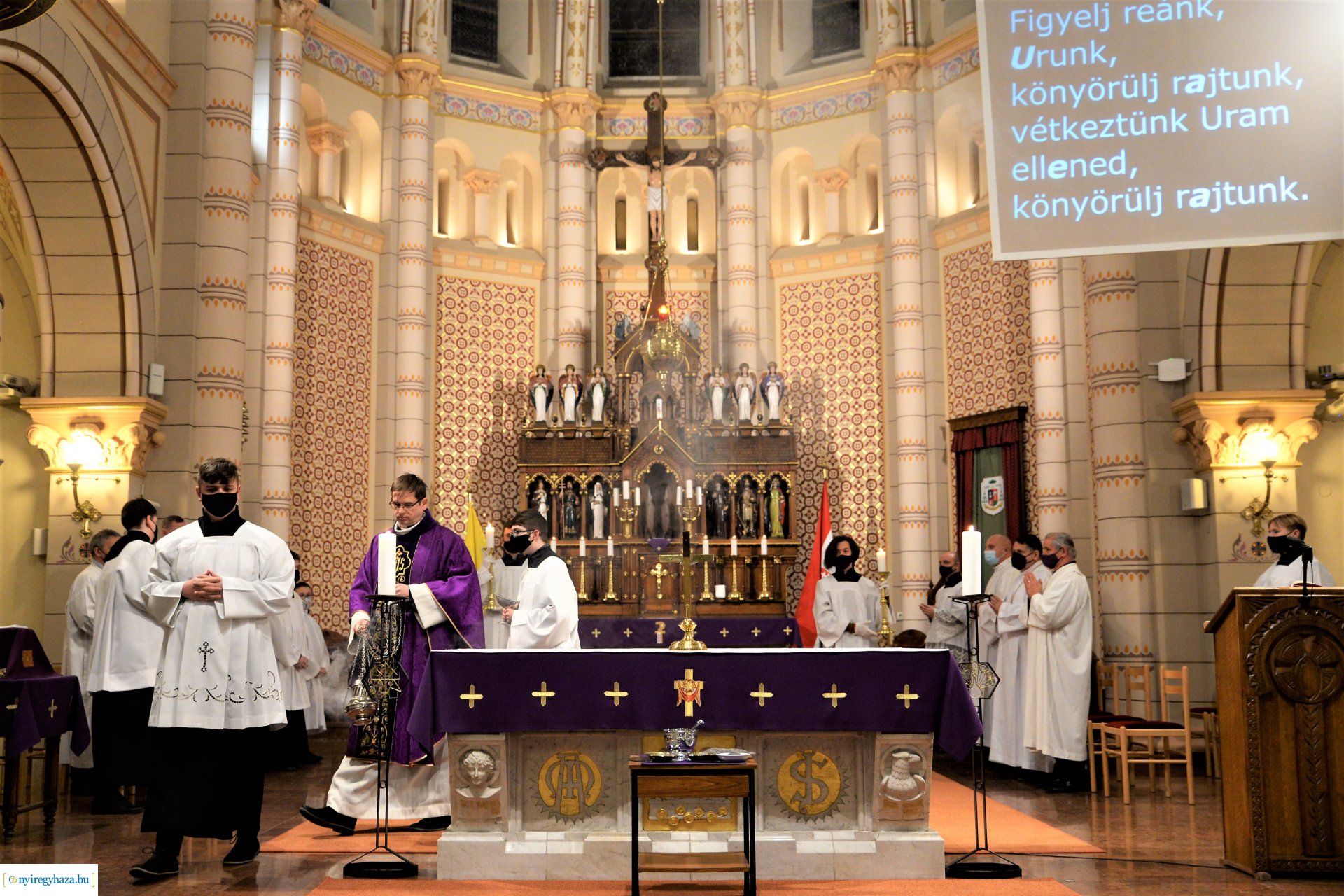 Hamvazószerda ünnepe a Magyarok Nagyasszonya-társszékesegyházban