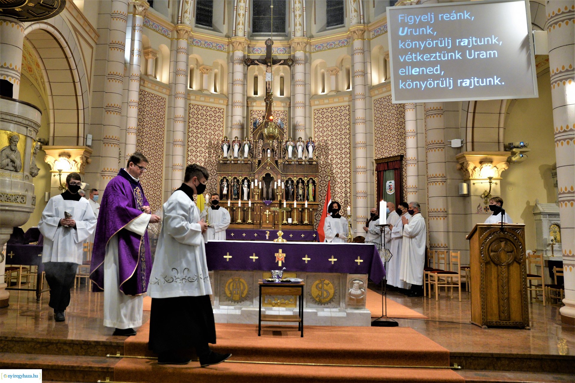 Hamvazószerda ünnepe a Magyarok Nagyasszonya-társszékesegyházban
