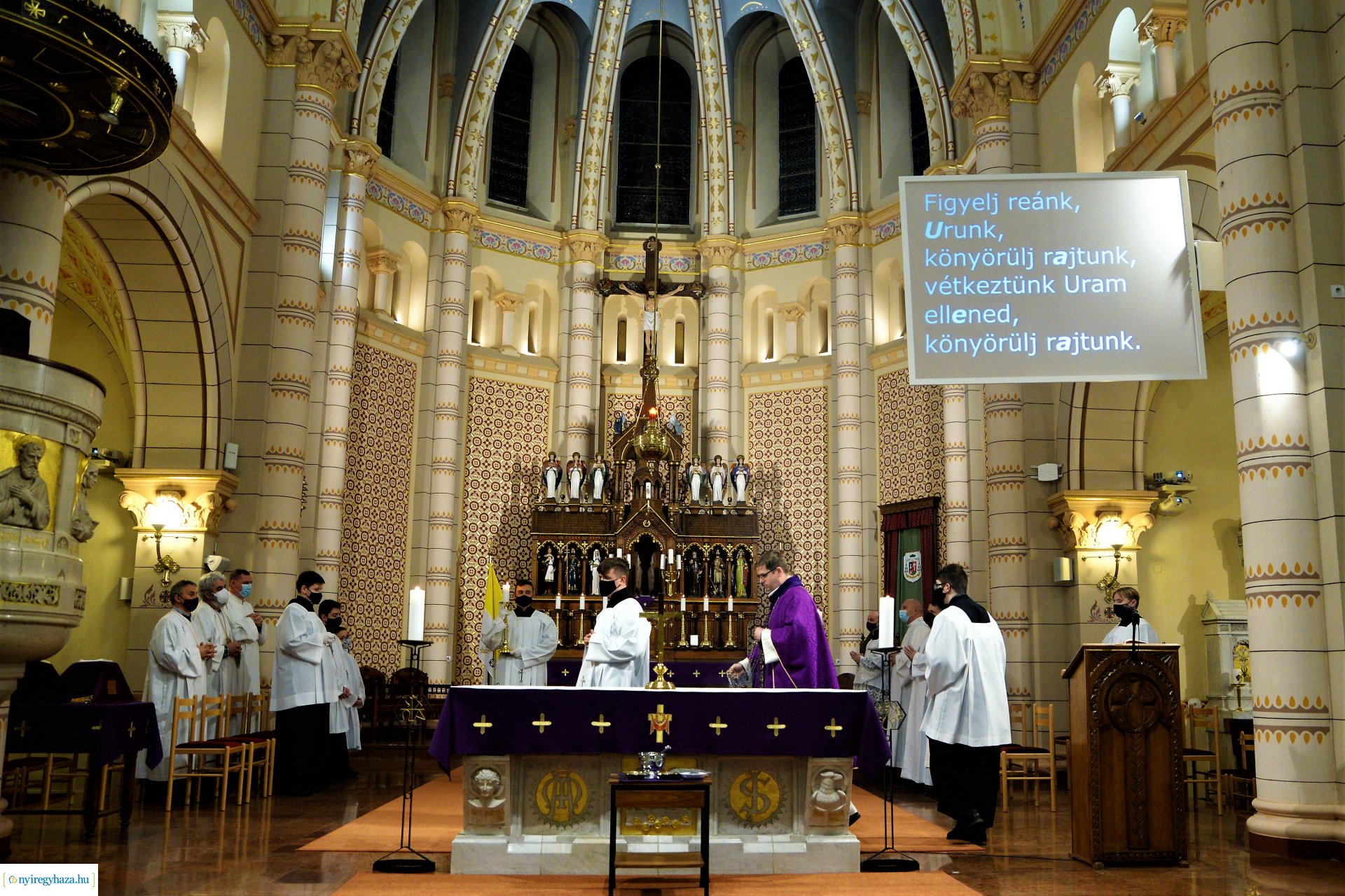 Hamvazószerda ünnepe a Magyarok Nagyasszonya-társszékesegyházban