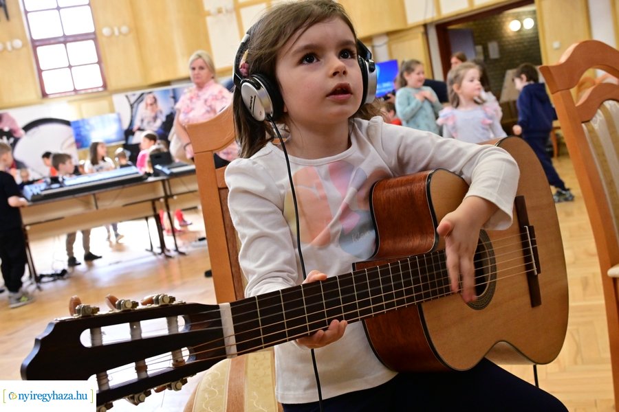 Hangszert a kézbe 2024