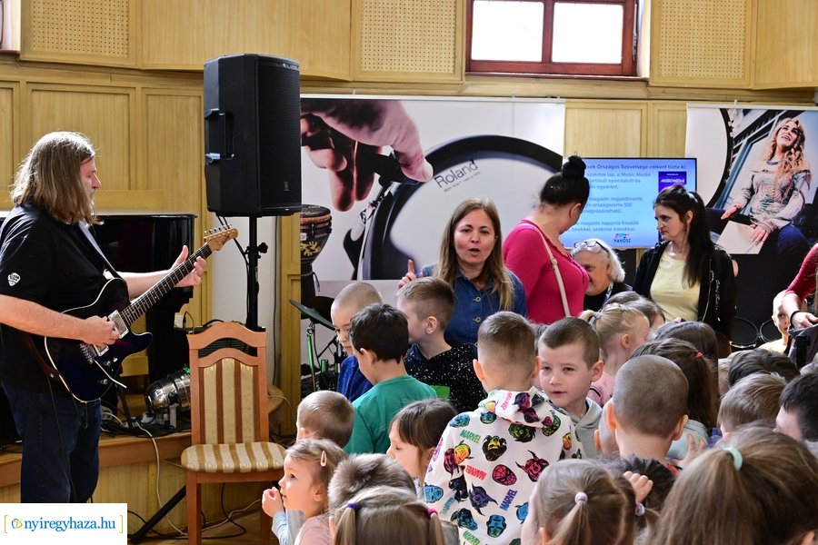 Hangszert a kézbe 2024