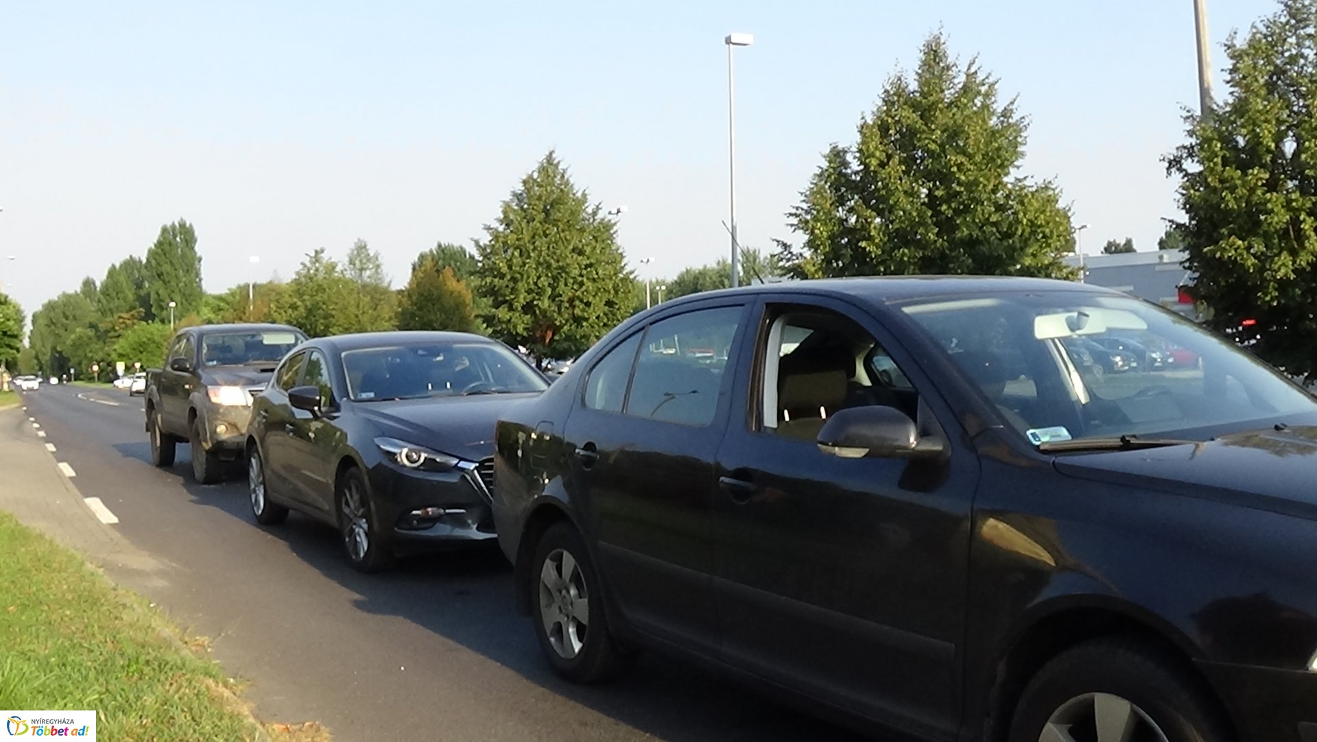 Hármas karambol a Kosbor utcán