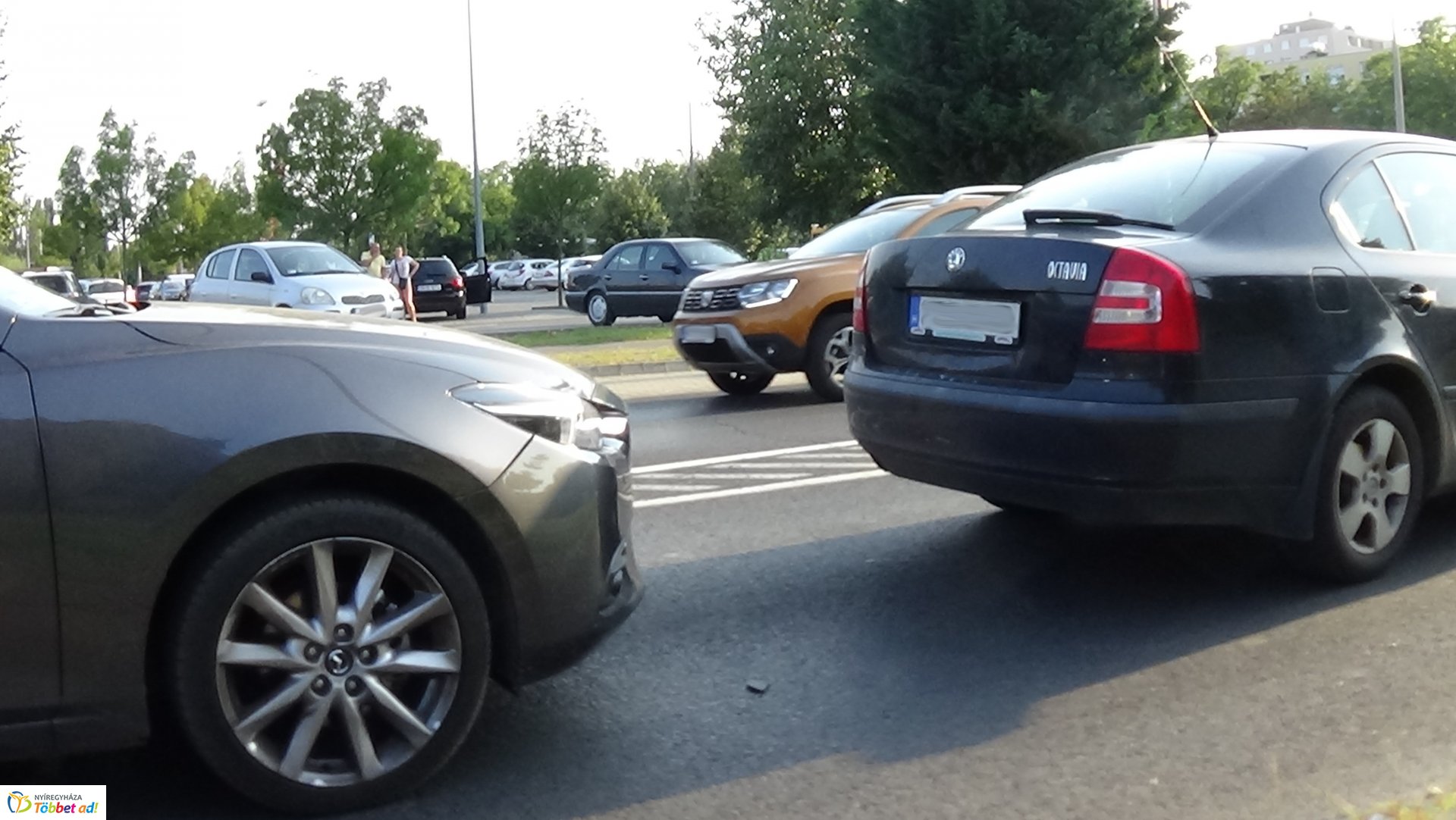 Hármas karambol a Kosbor utcán