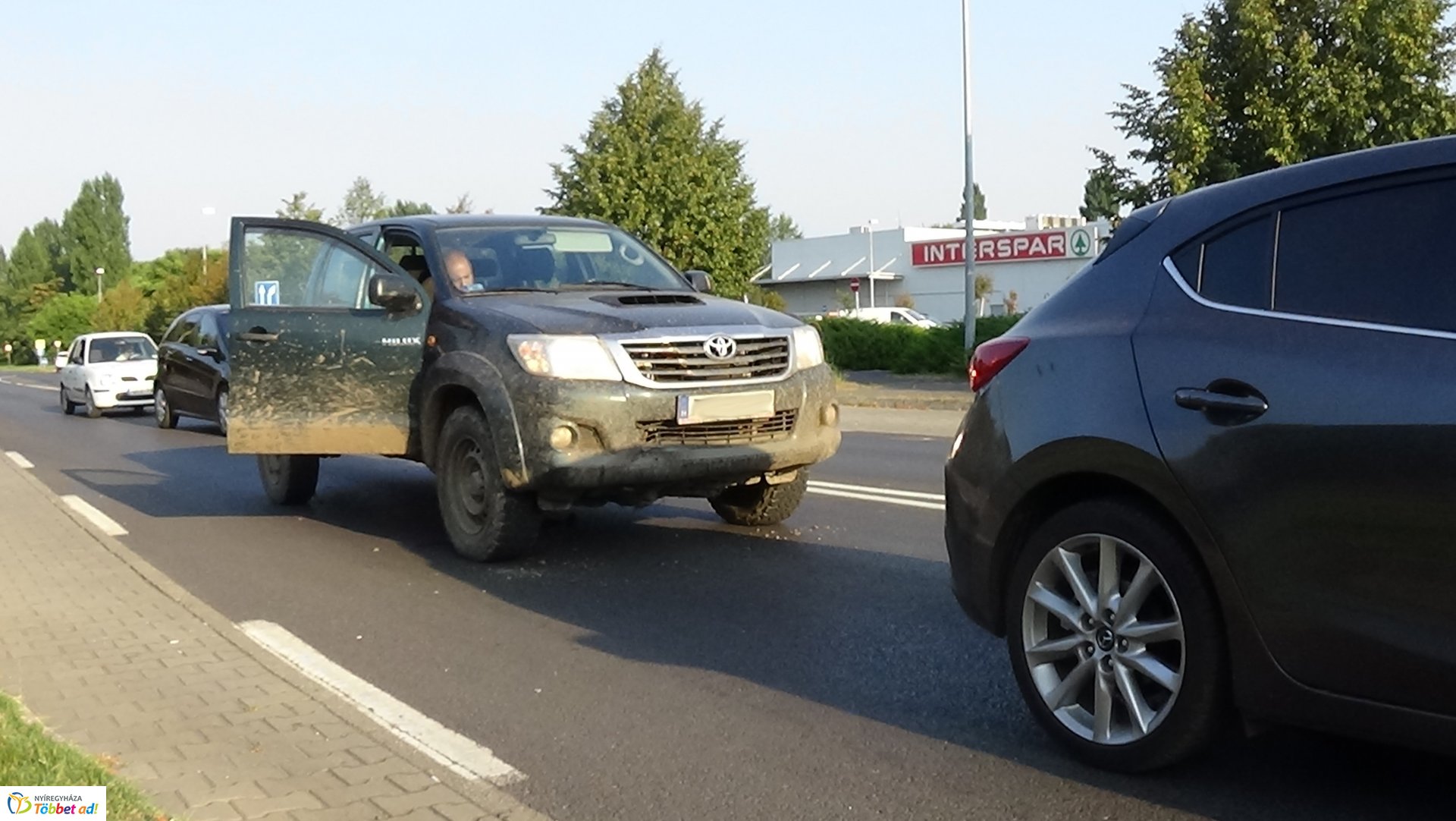 Hármas karambol a Kosbor utcán