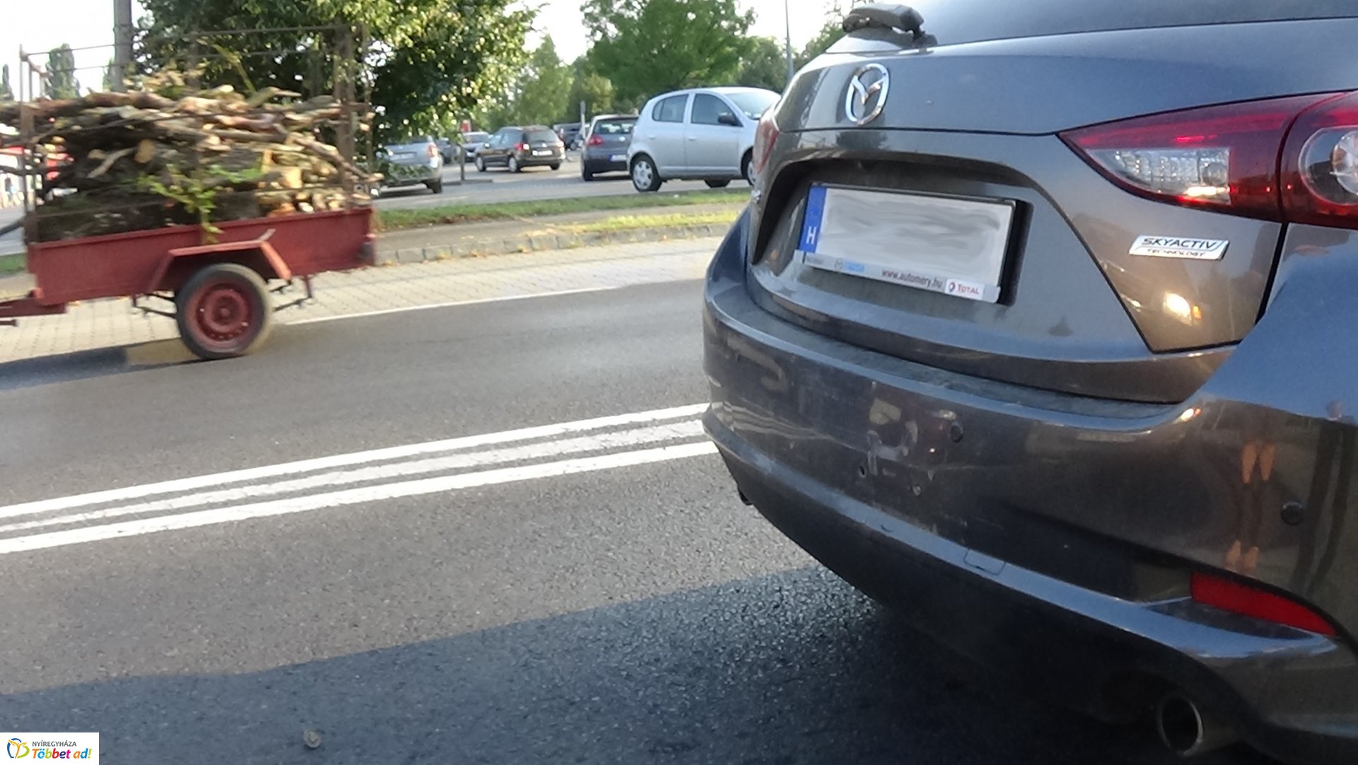 Hármas karambol a Kosbor utcán