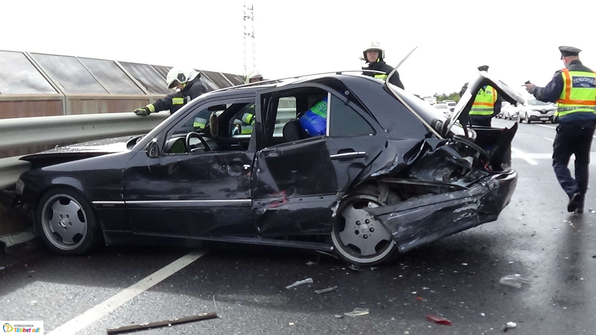 Hármas karambol történt a Debreceni úti felüljárón 