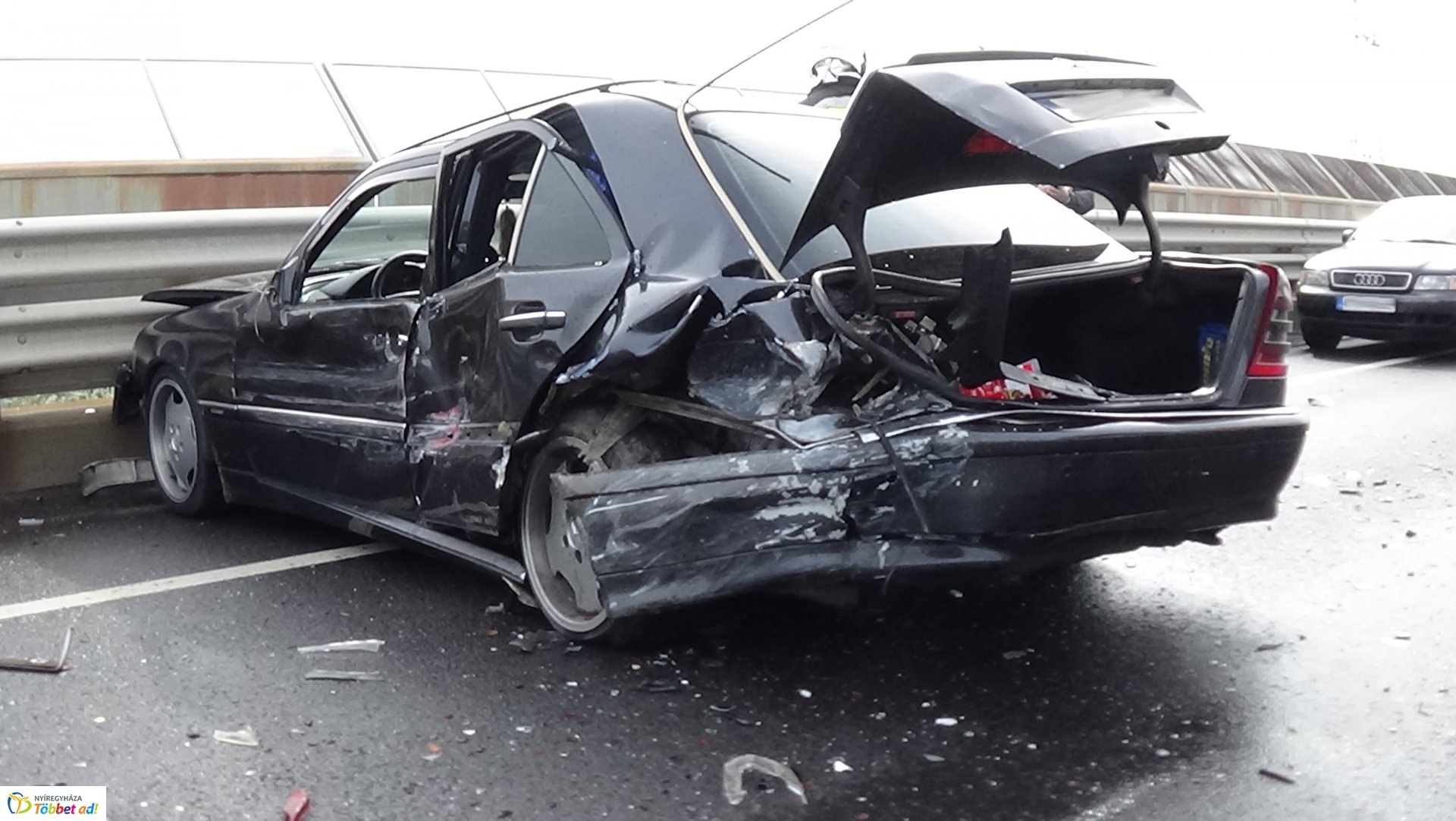 Hármas karambol történt a Debreceni úti felüljárón 