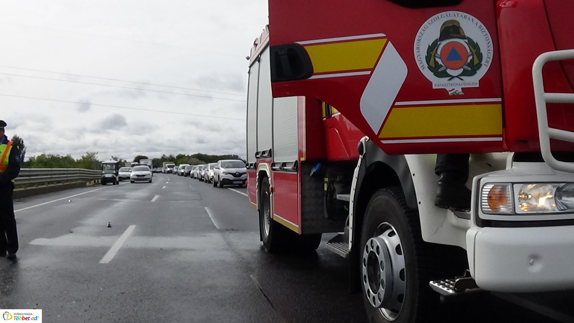 Hármas karambol történt a Debreceni úti felüljárón 