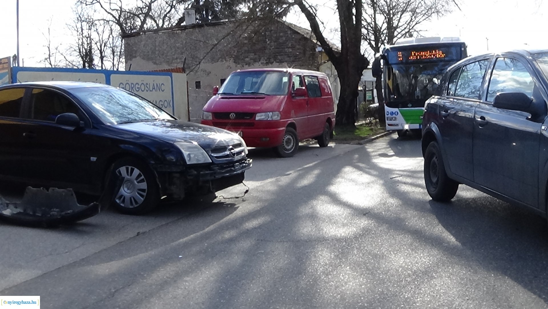 Hármas karambol történt szerda délután