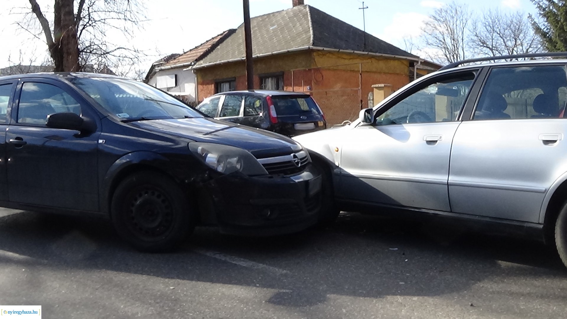 Hármas karambol történt szerda délután