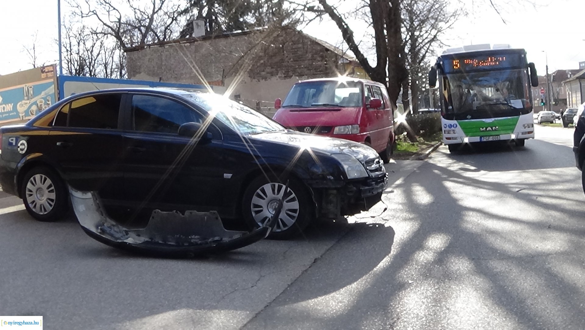 Hármas karambol történt szerda délután