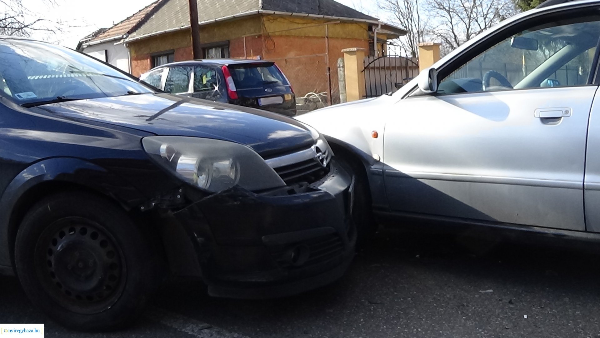 Hármas karambol történt szerda délután