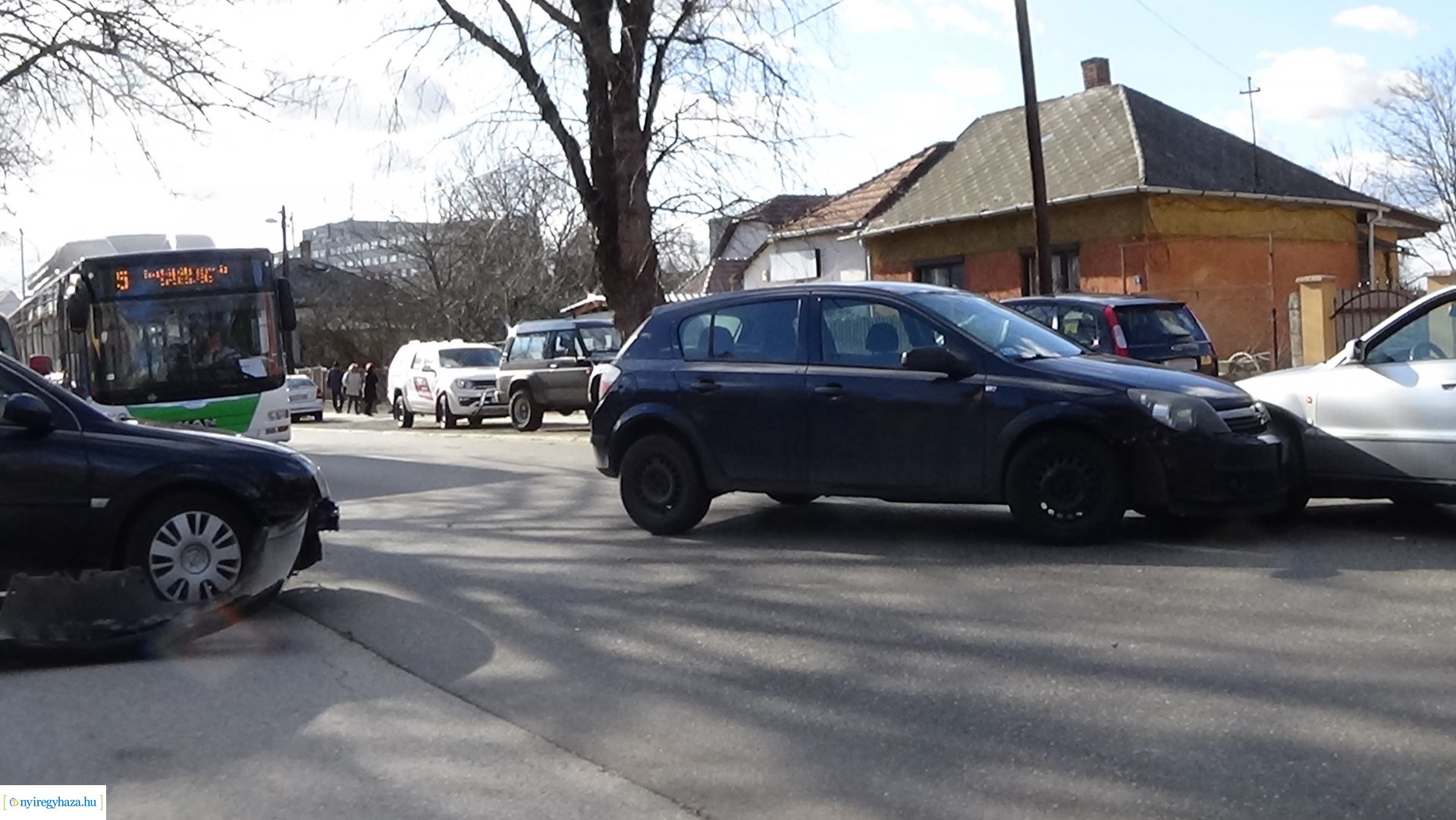 Hármas karambol történt szerda délután