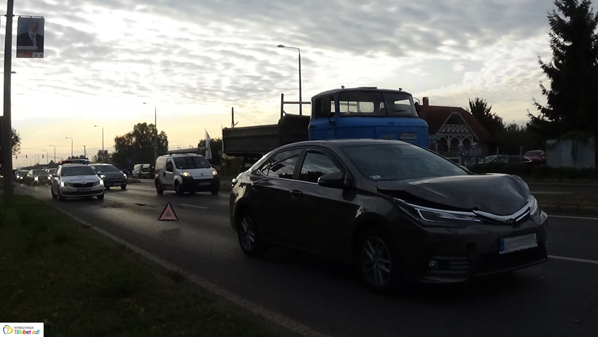 Hármas ráfutásos baleset történt a 41-es főútvonalon