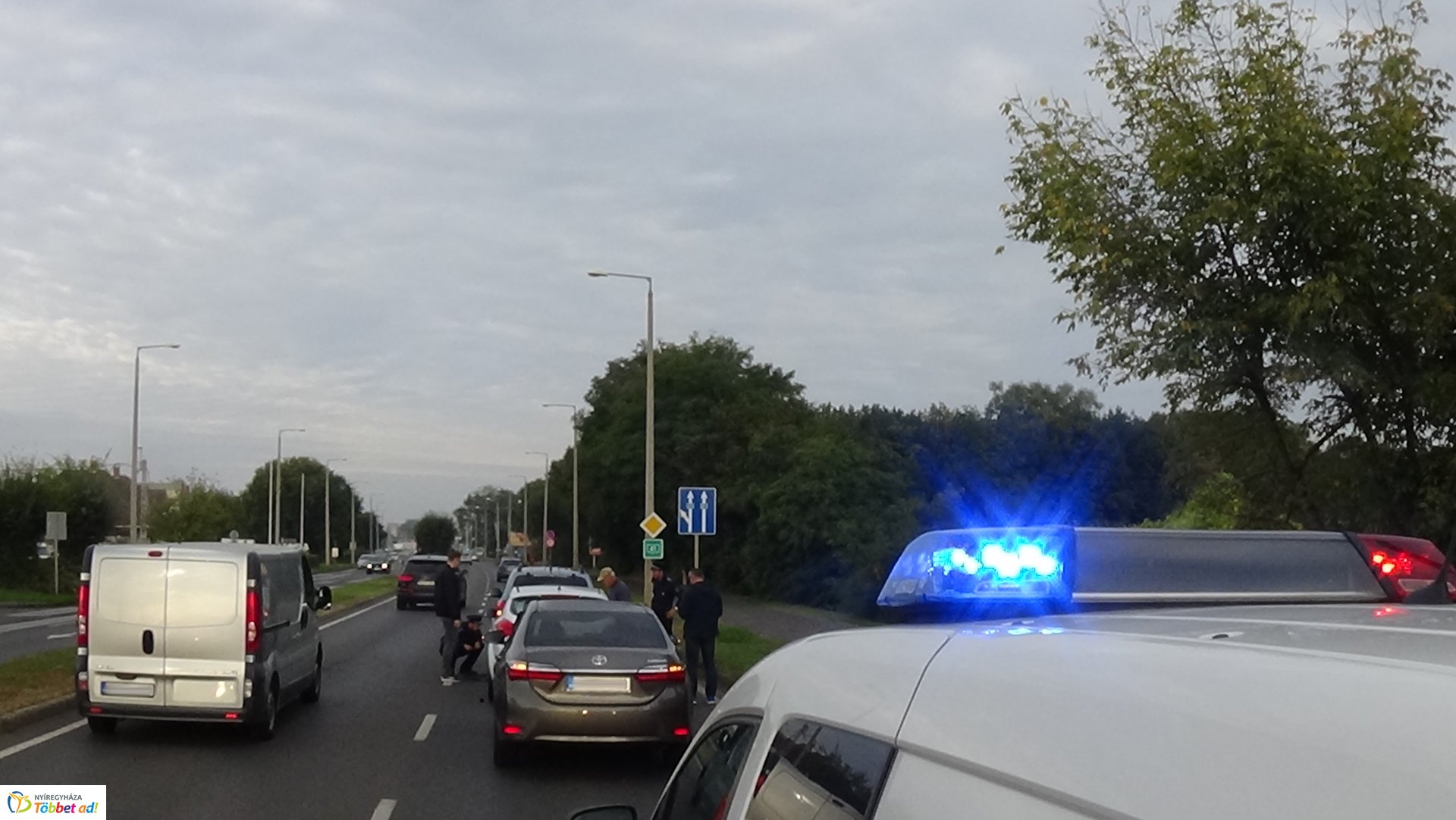 Hármas ráfutásos baleset történt a 41-es főútvonalon