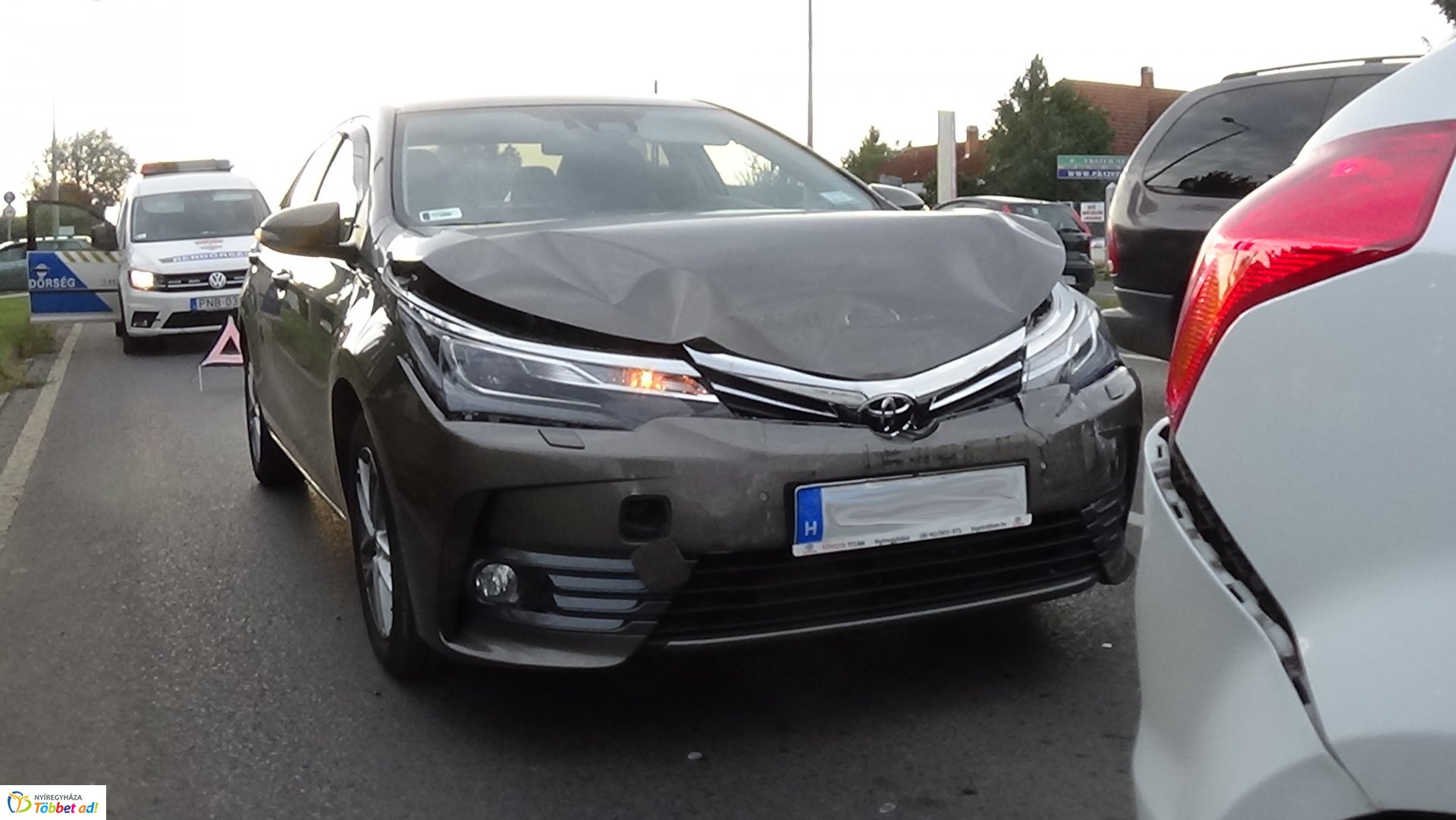 Hármas ráfutásos baleset történt a 41-es főútvonalon